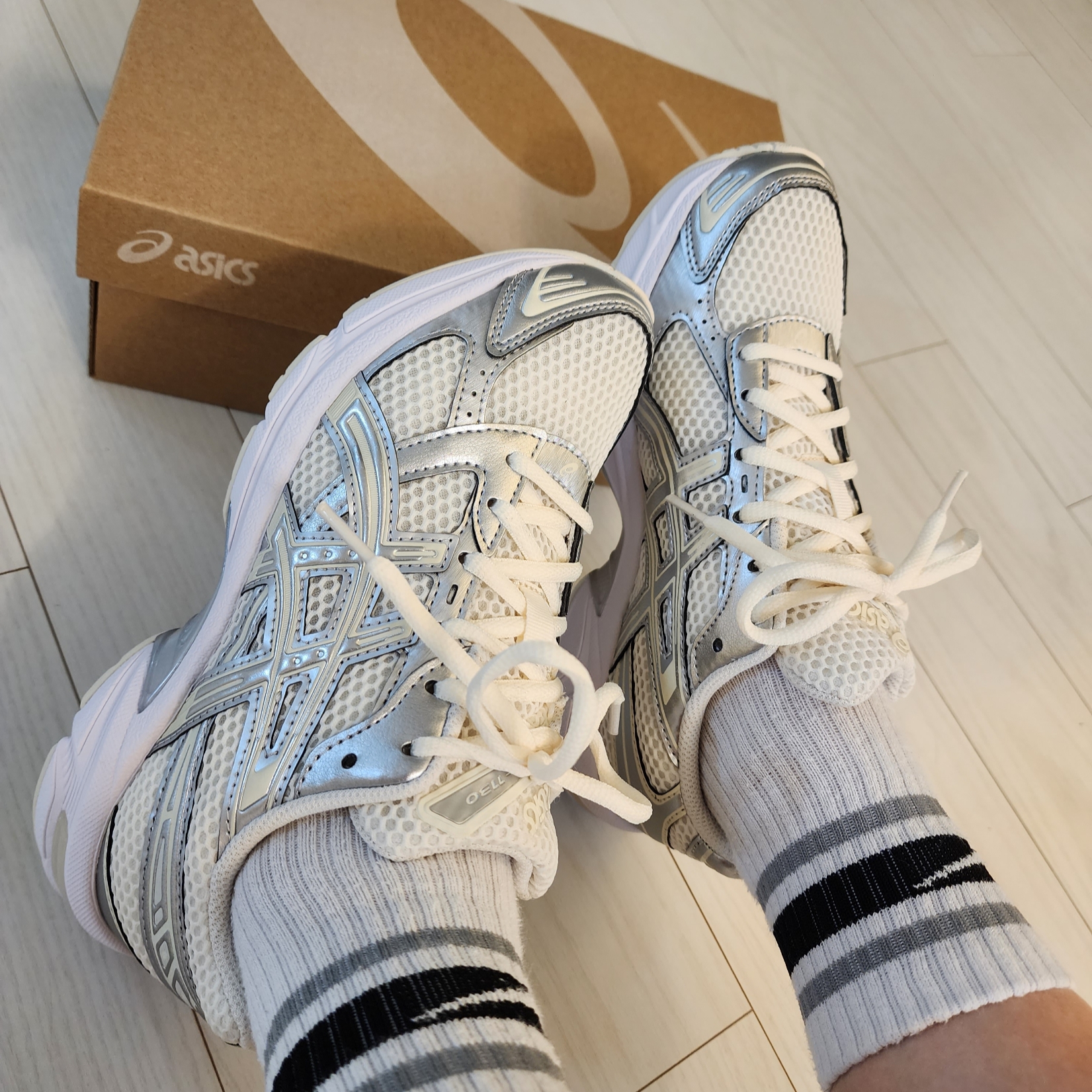 (W) Asics Gel-1130 Cream Pure Silver 착용 스타일 - 2