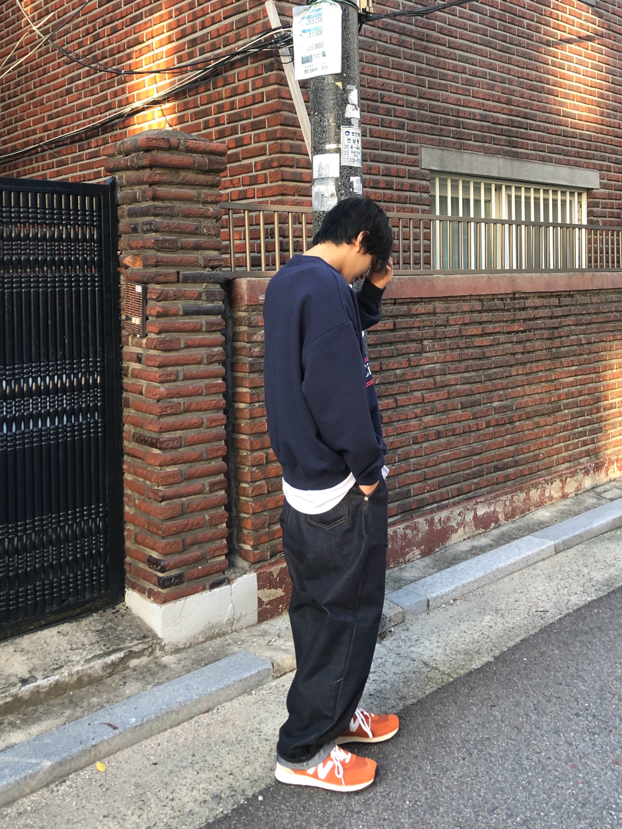 New Balance 574 Heritage Orange Burst White 착용 스타일 - 2