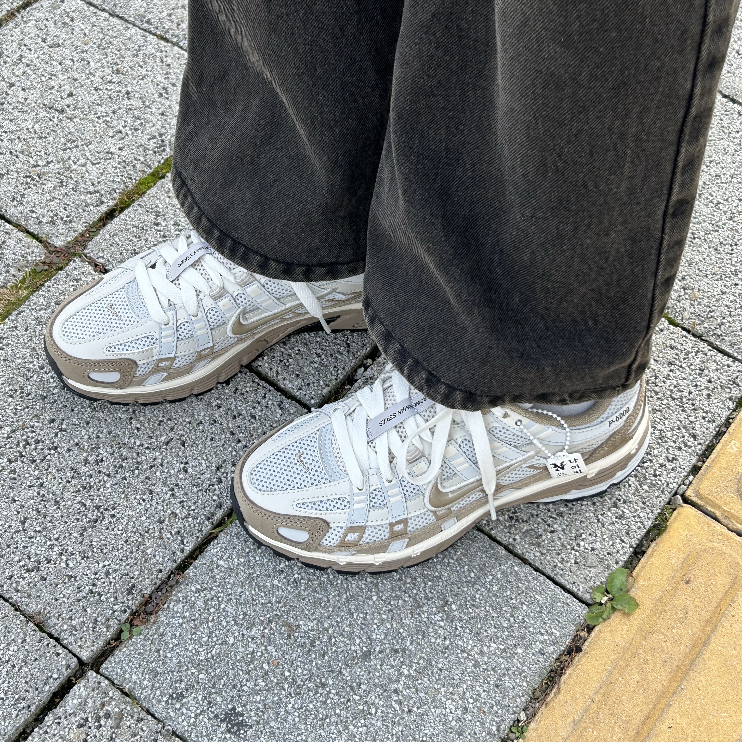 Nike P-6000 PRM Hangul Day Photon Dust Khaki 착용 스타일 - 1