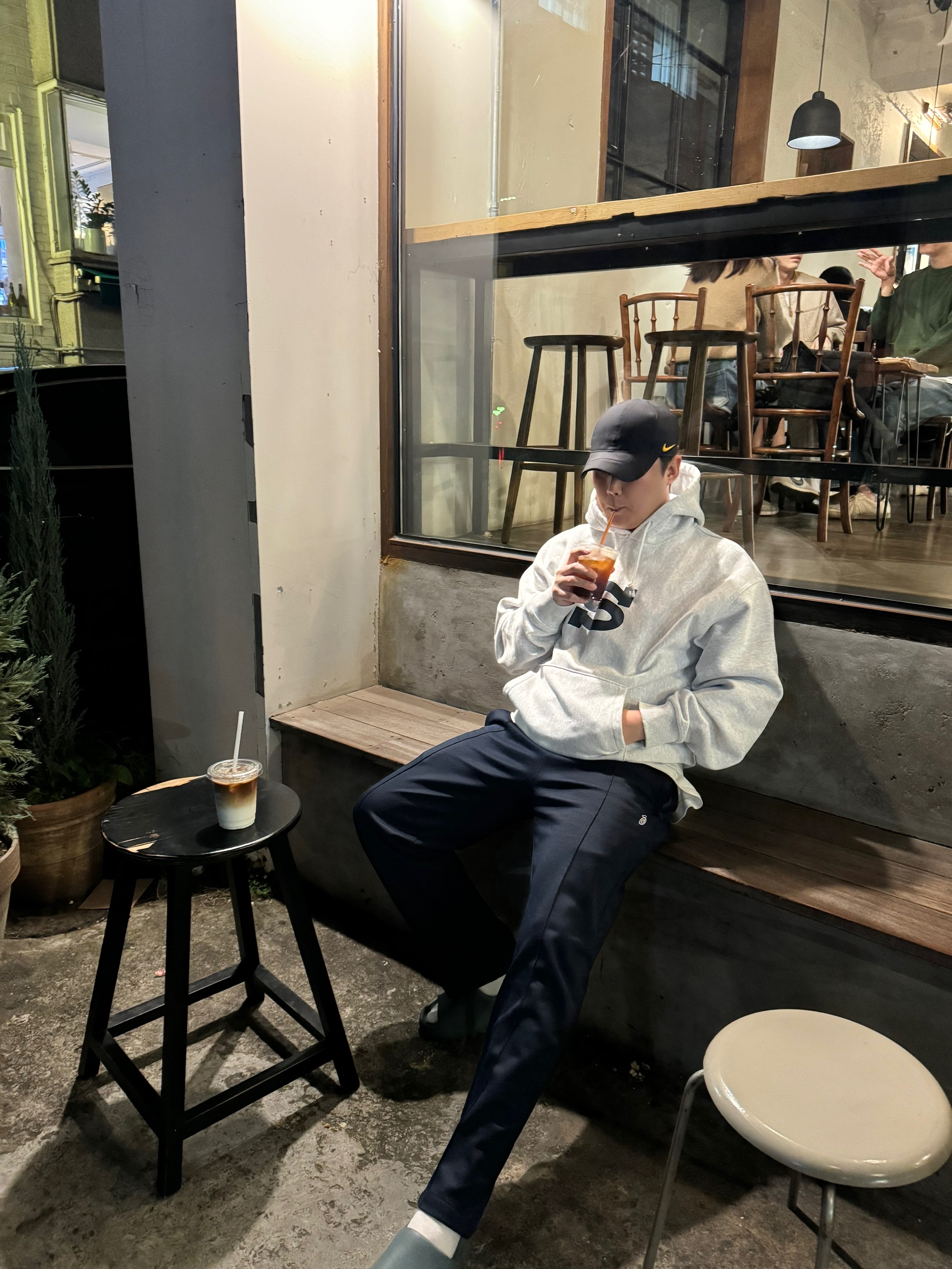Nike x Drake Nocta Essential Cap Black, Stussy Letterman Hoodie Ash Heather 착용 스타일 - 2