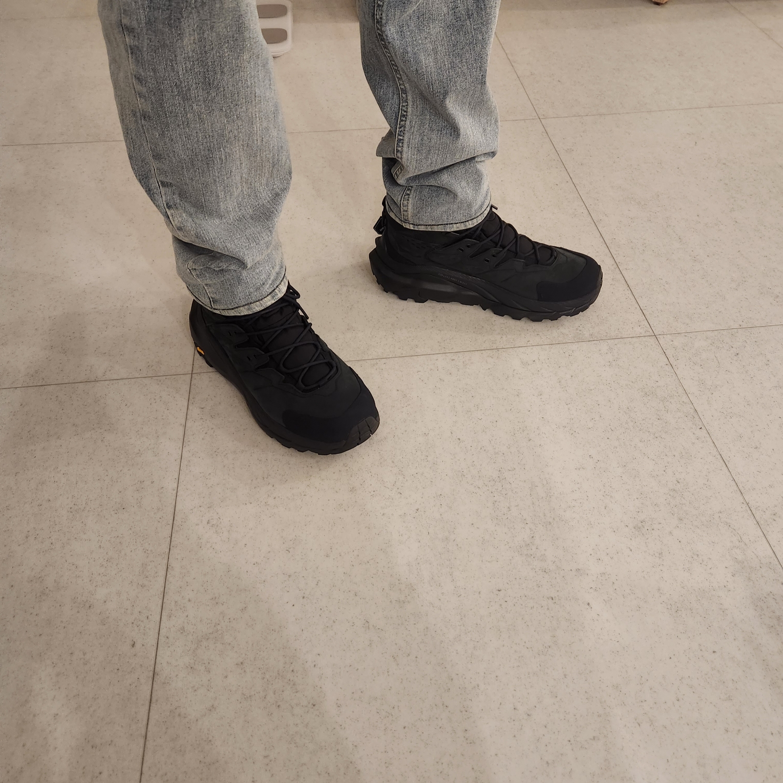 Hoka Kaha 2 Gore-Tex Black 착용 스타일 - 1