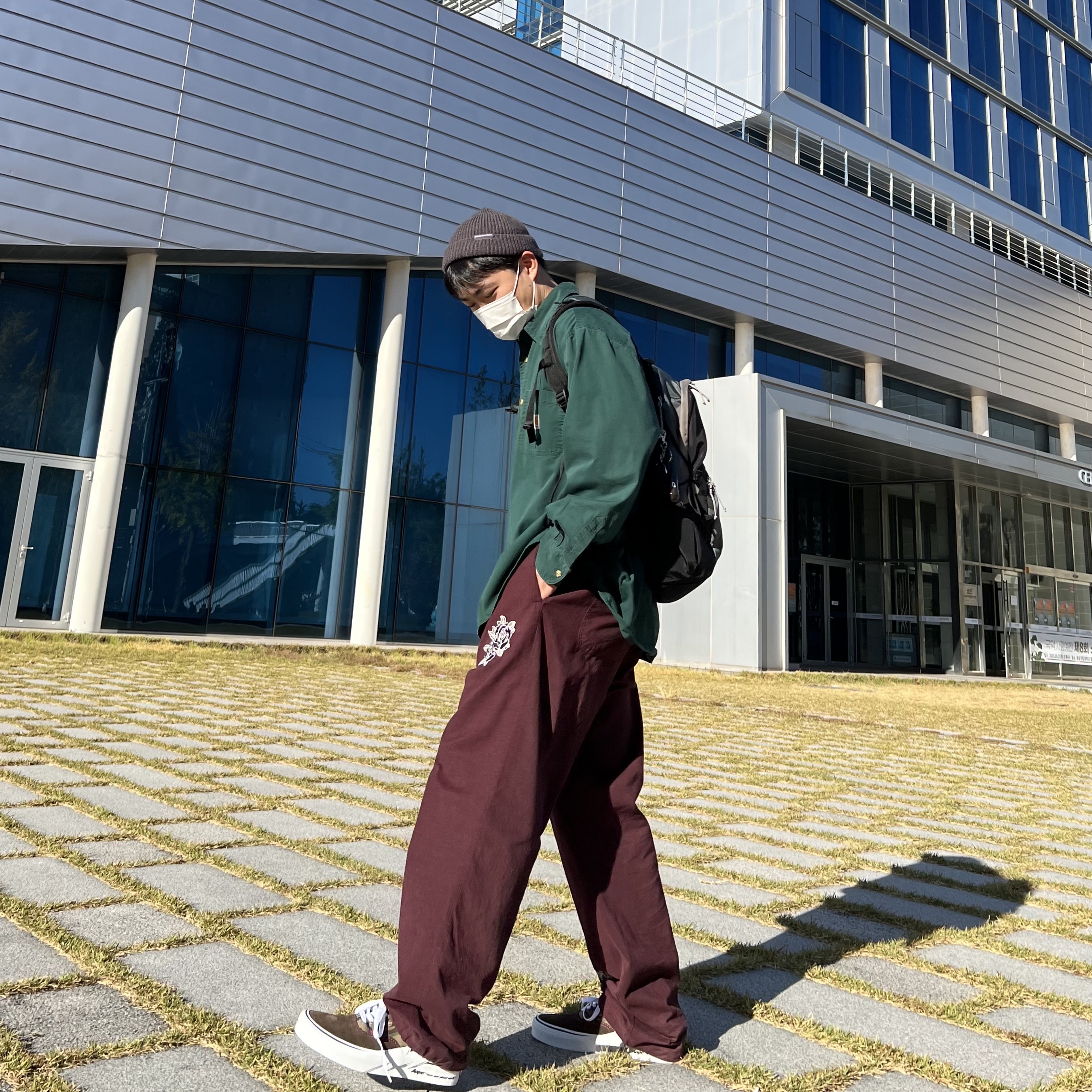 Vans x AAPE Authentic Bolt Khaki 착용 스타일 - 3