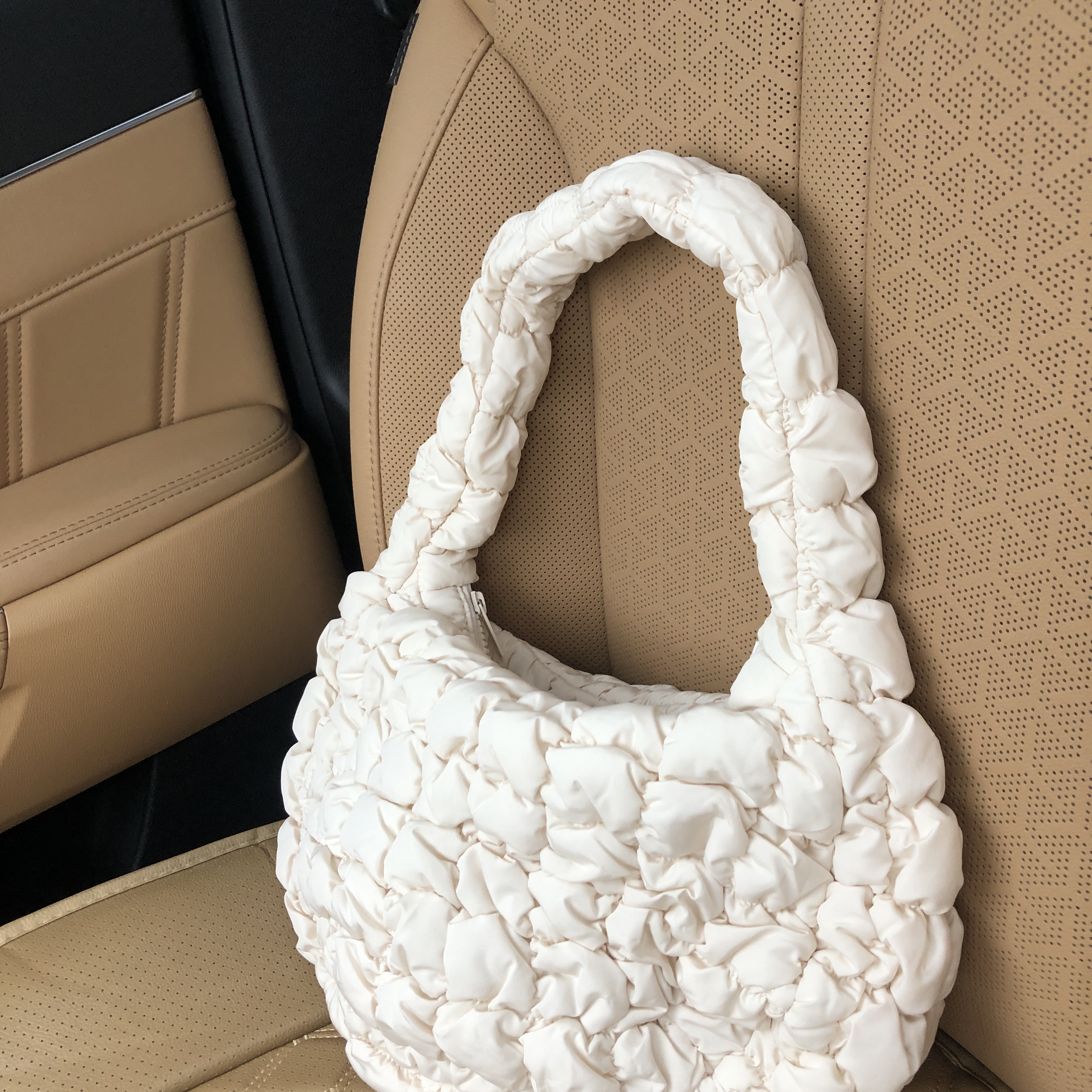 COS Quilted Mini Bag Cream 착용 스타일
