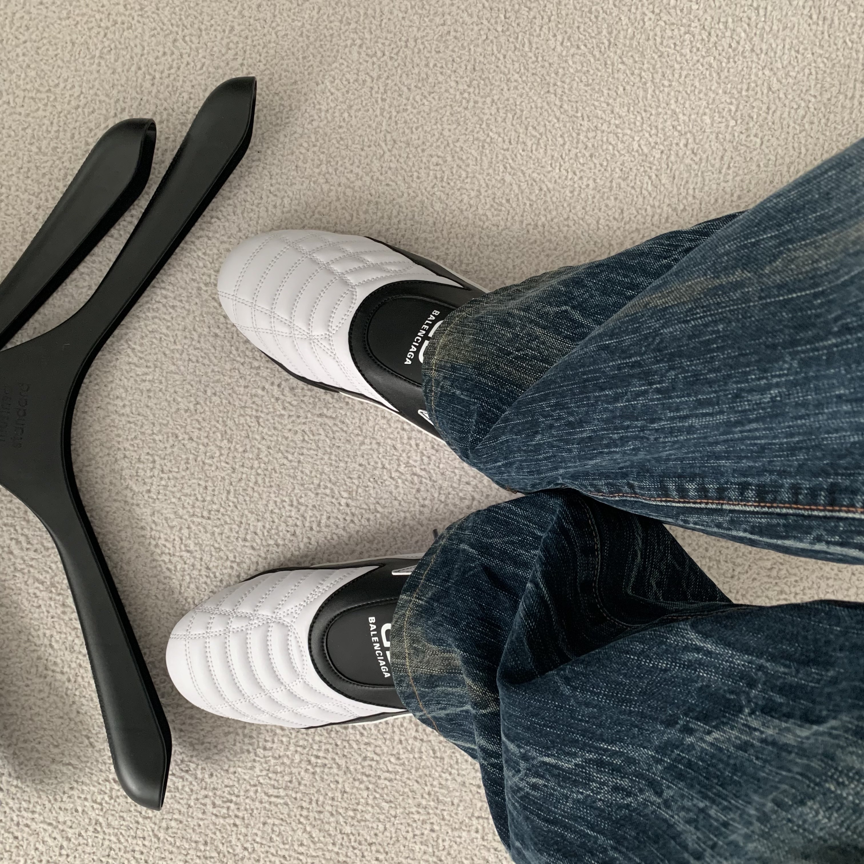 Balenciaga Zen Sneakers White Black 착용 스타일