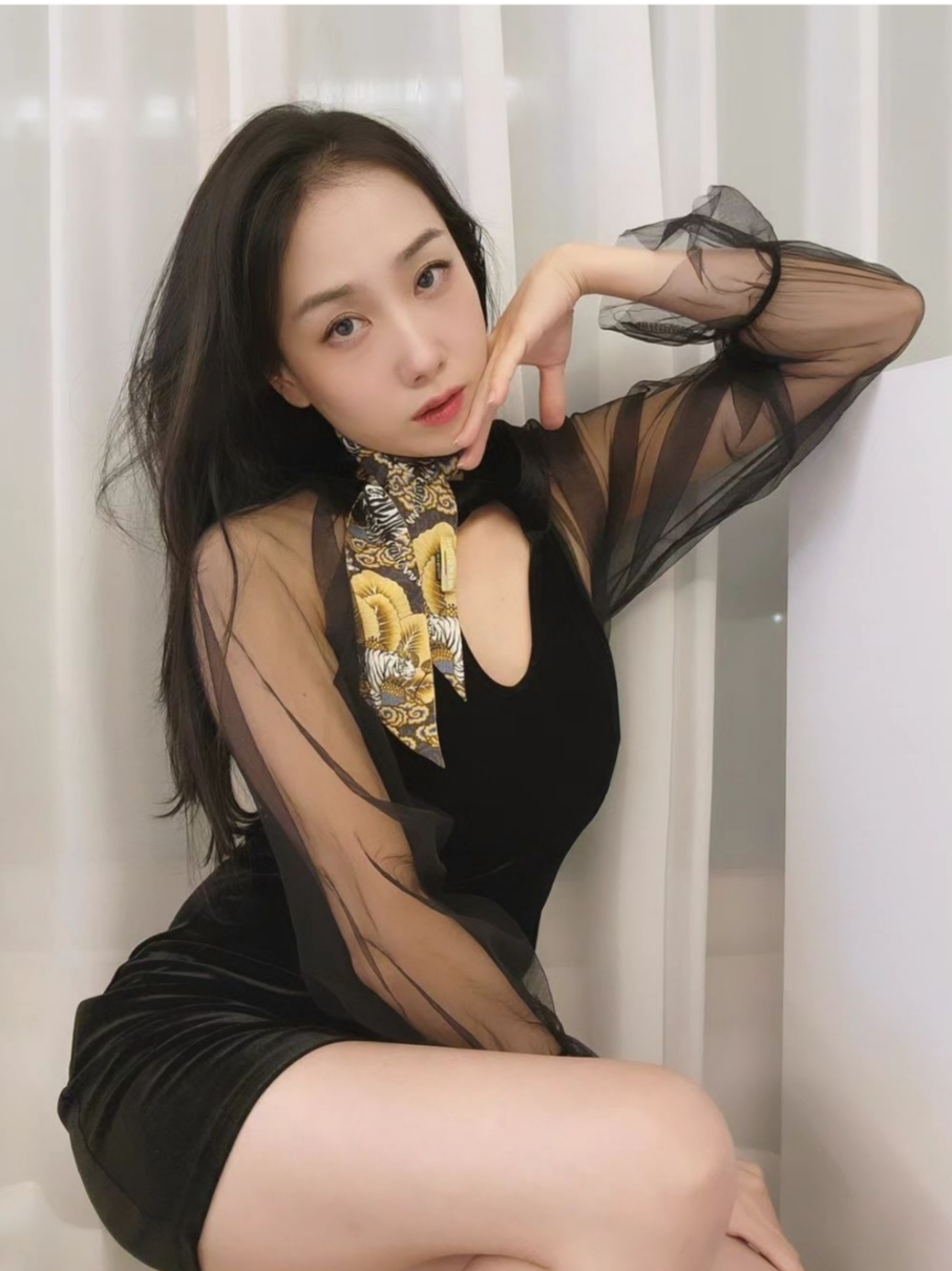 Versace Greca Border Jockstrap Black, (W) Alexander Wang Draped Mini Shirt Dress Black 착용 스타일