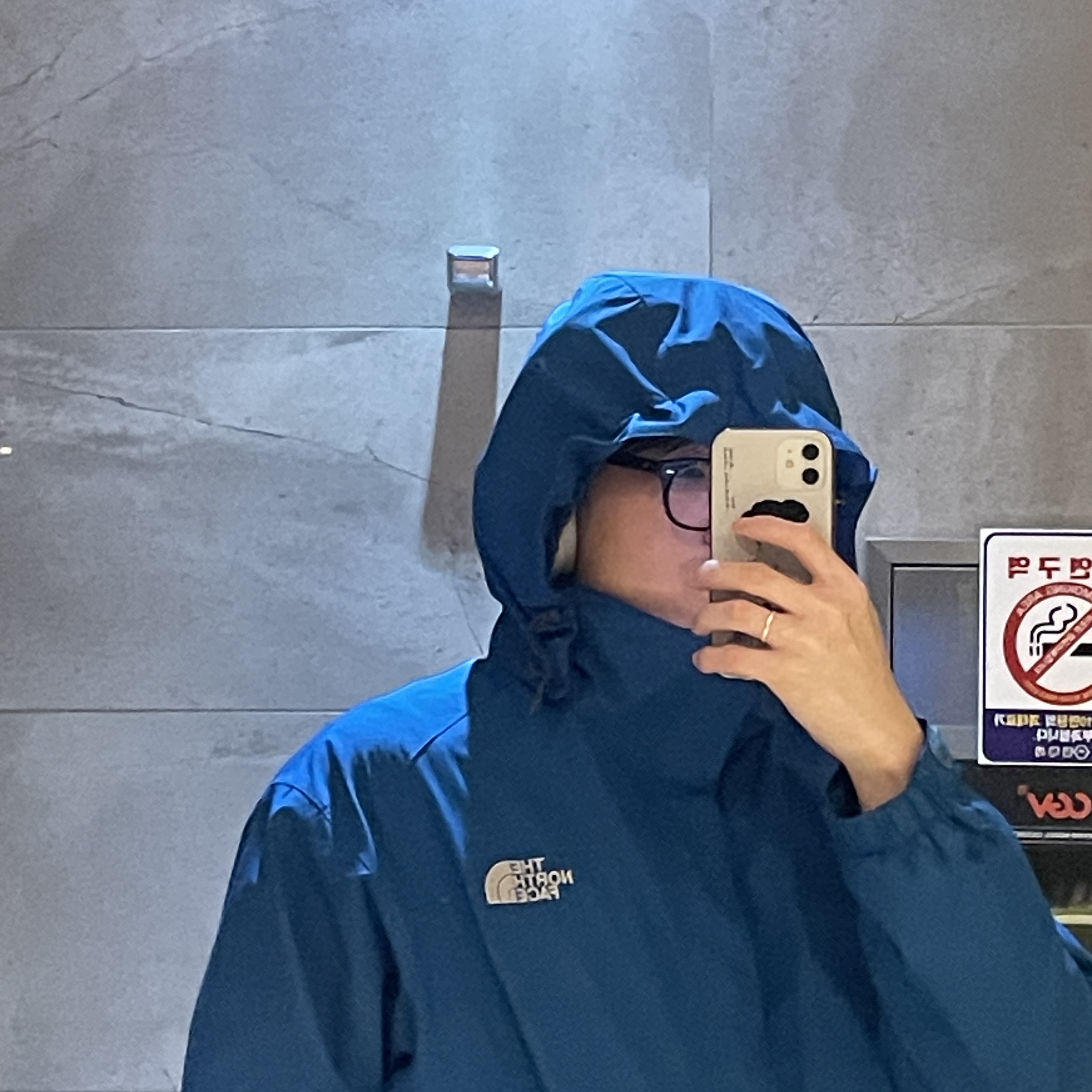 Sony WH-1000XM5 Silver (Korean Ver.), Nike x Fear of God Air Skylon 2 White 착용 스타일 - 1