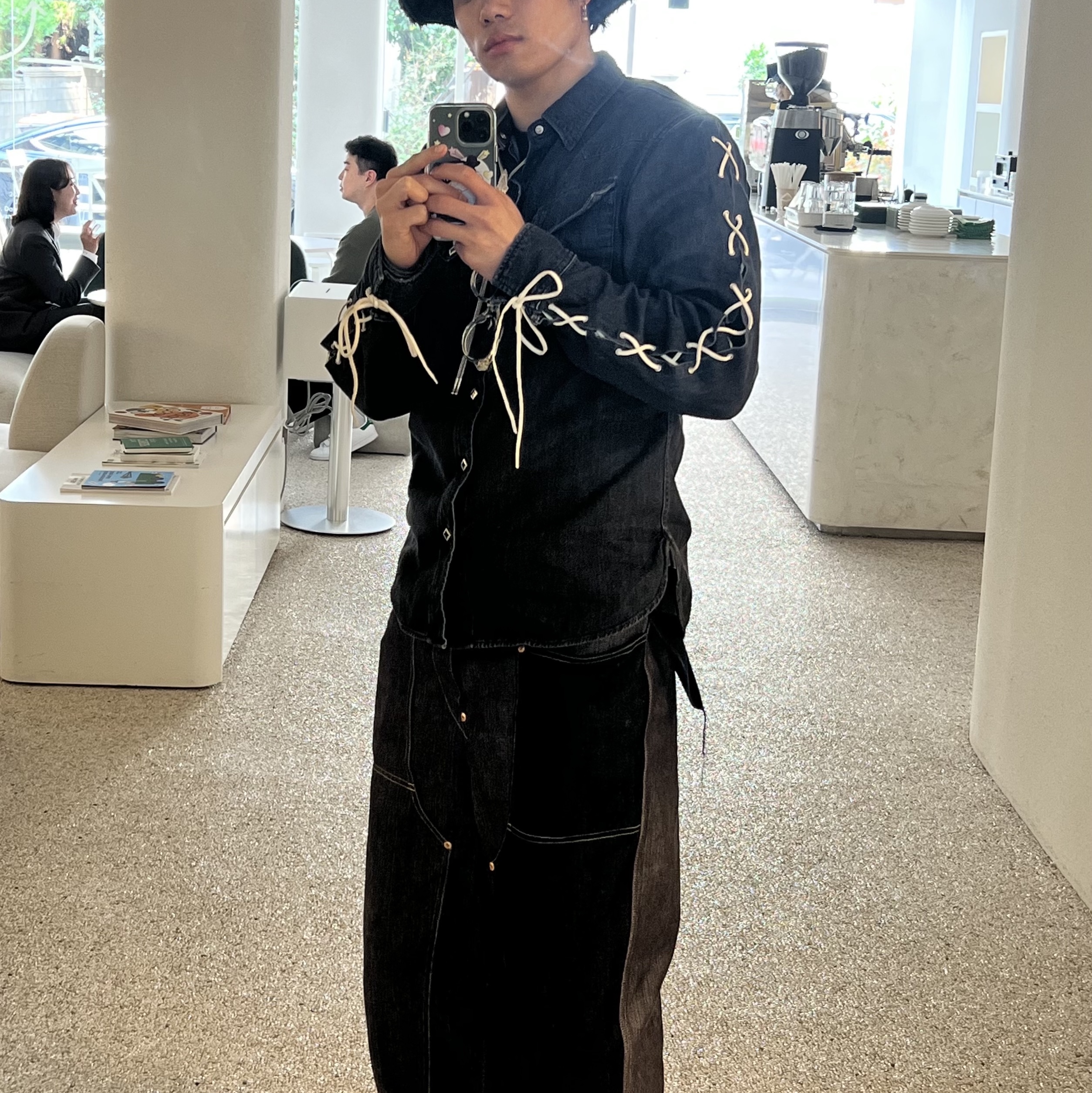 Kapital 8 oz. Denim Lace-Up Western Shirt Black 착용 스타일