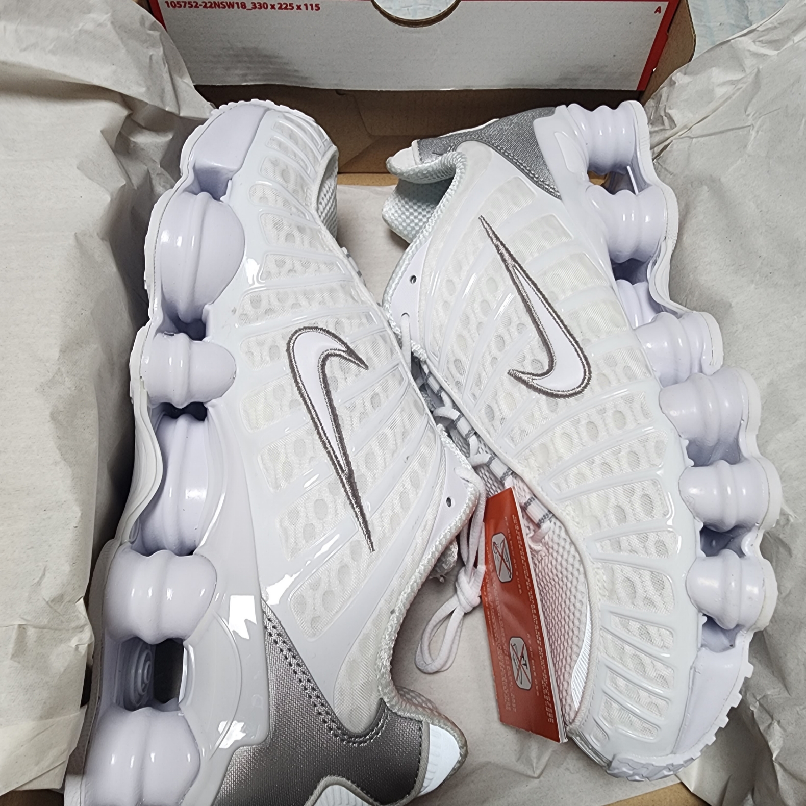 (W) Nike Shox TL White and Max Orange 착용 스타일 - 2