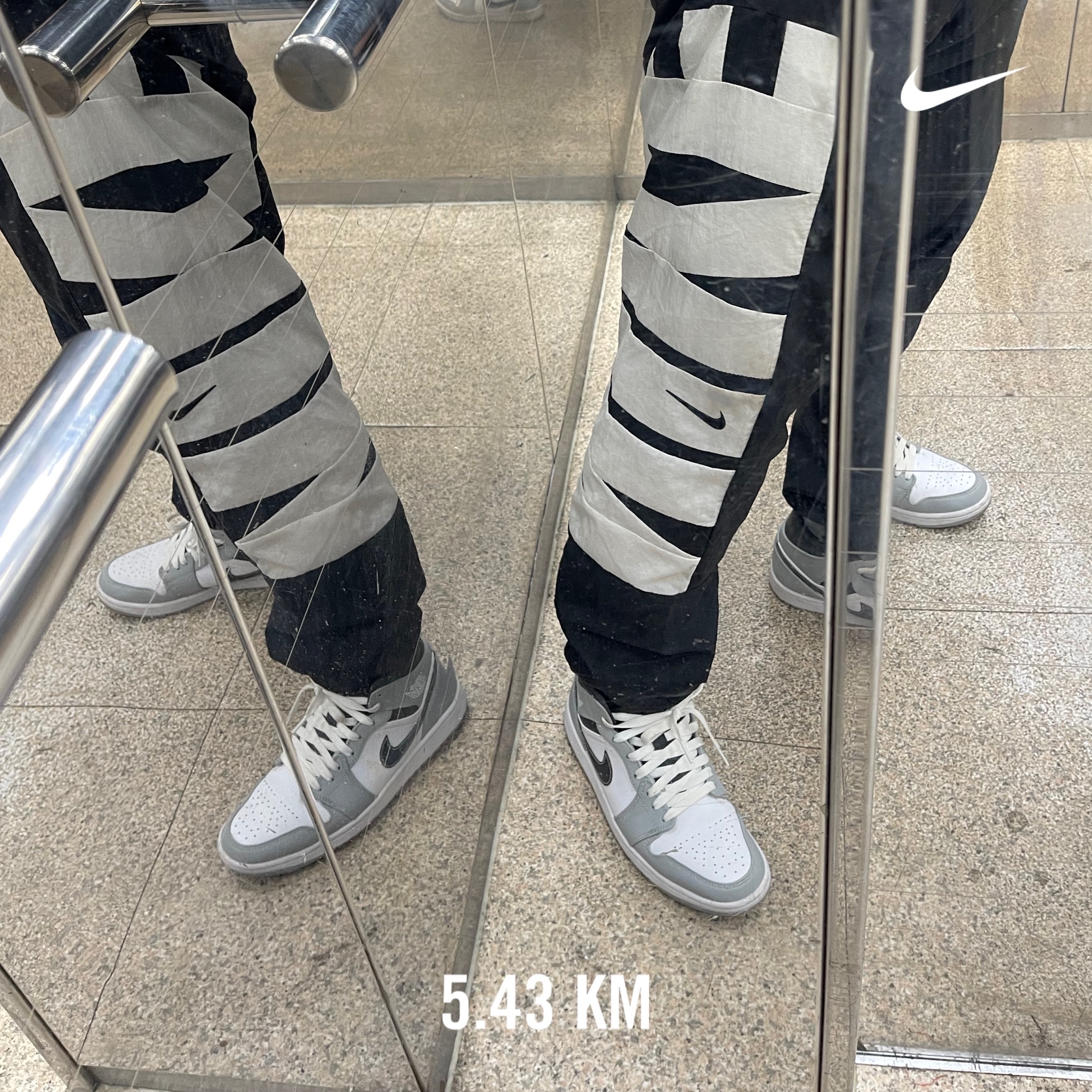 Jordan 1 Mid Light Smoke Grey Anthracite 착용 스타일