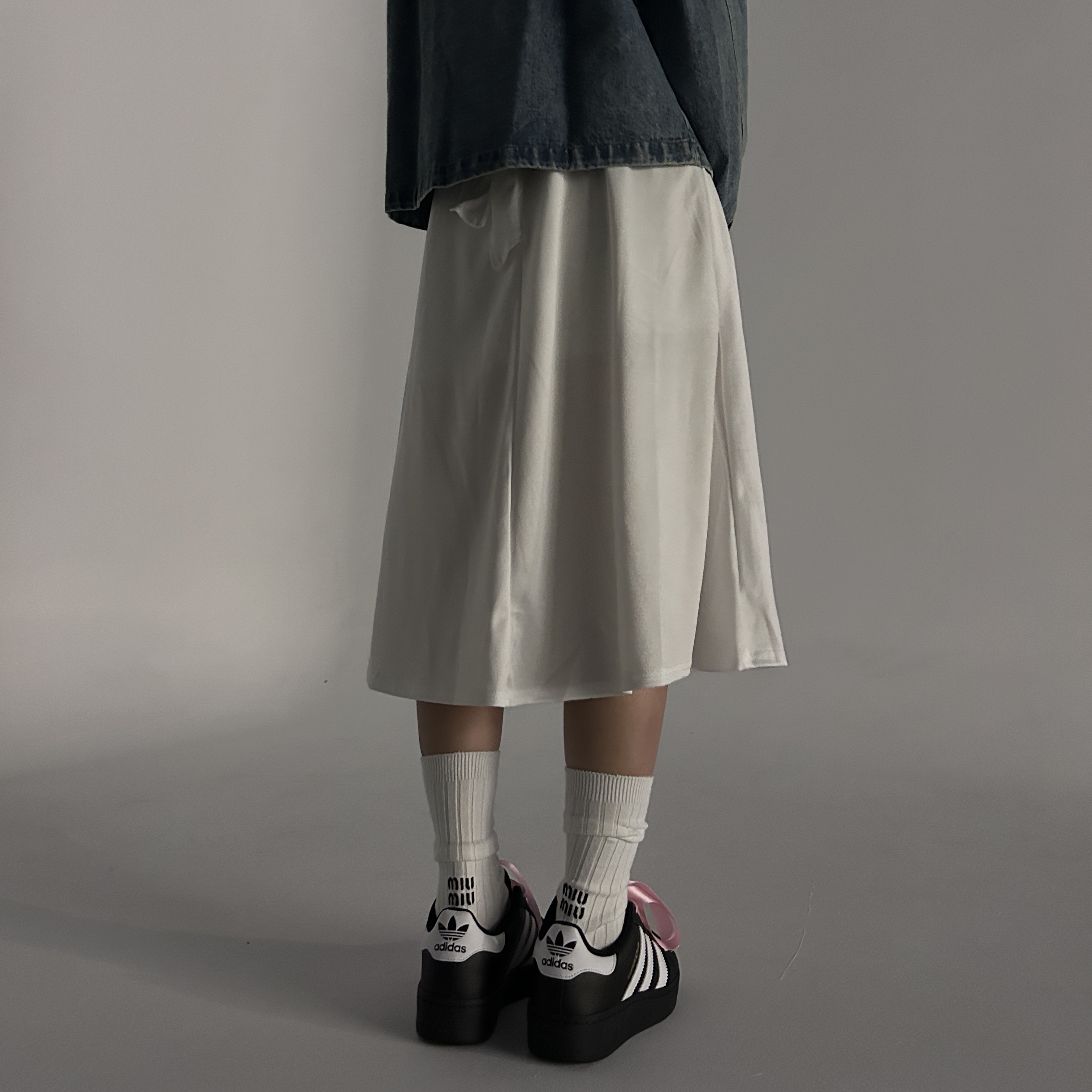 Adidas Superstar XLG Core Black White 착용 스타일 - 3