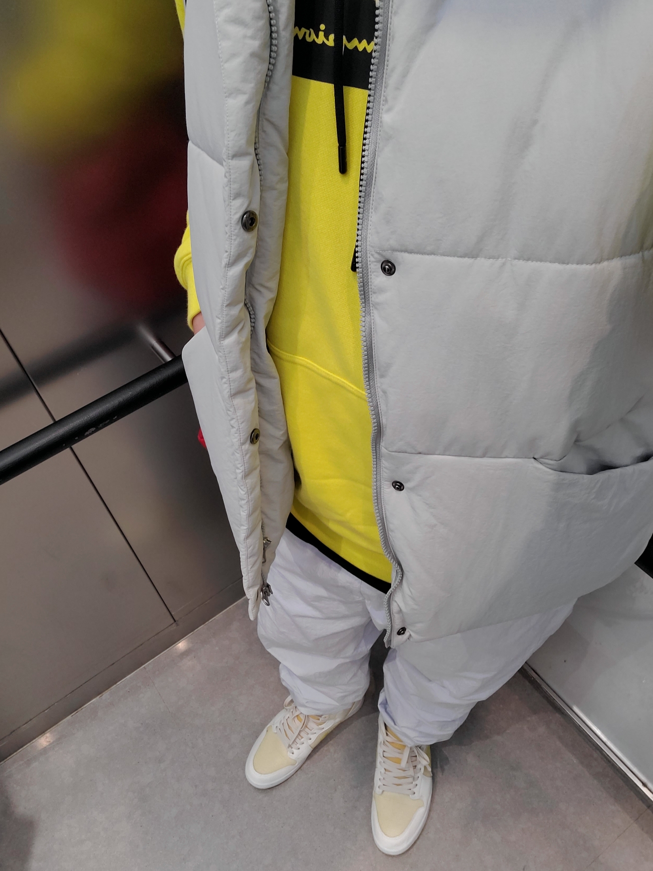 (W) Jordan 1 Mid SE Voltage Yellow 착용 스타일 - 2