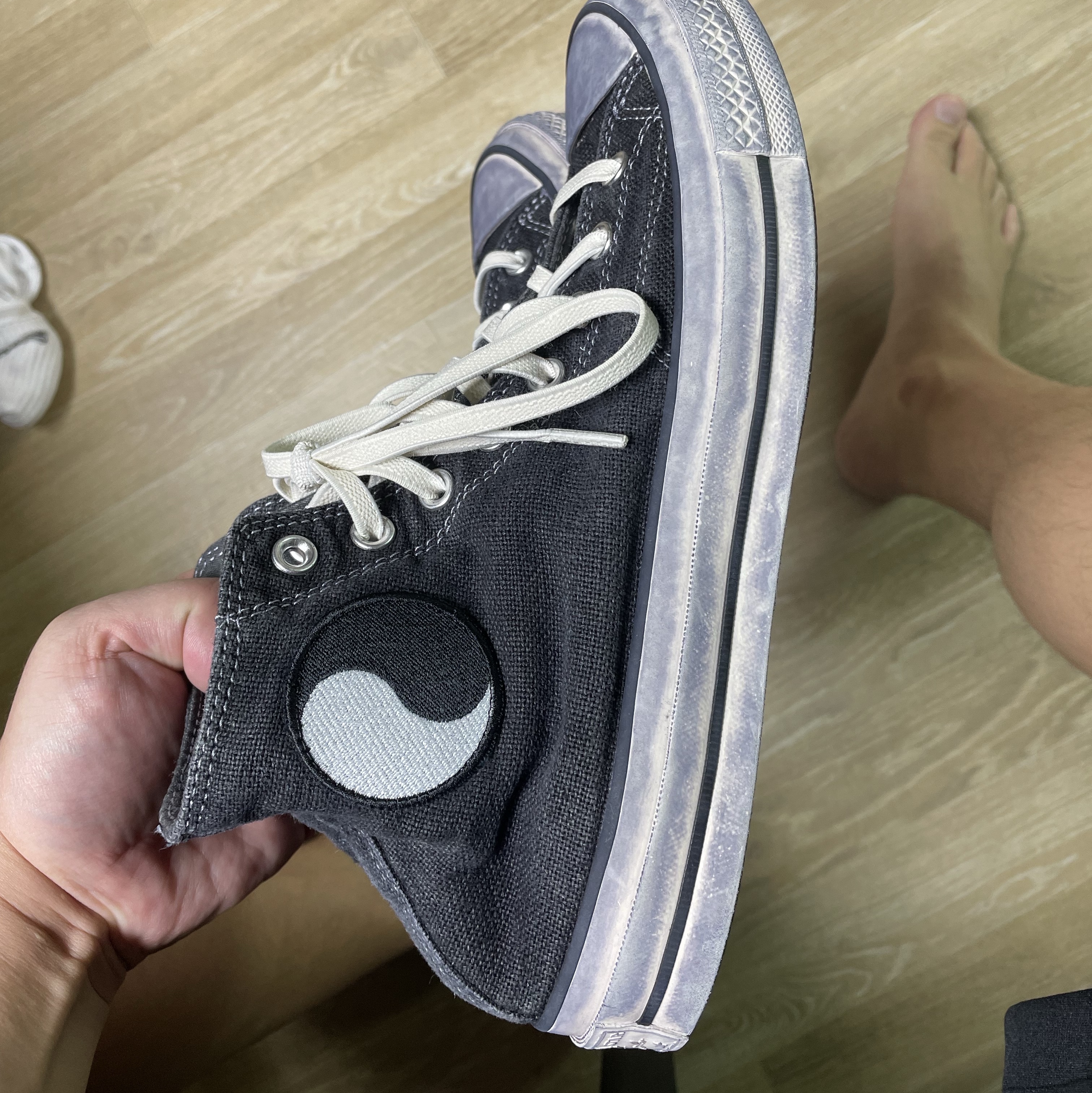 Converse x Stussy x Our Legacy Work Shop Chuck 70 High Pigeon Grey 착용 스타일 - 2
