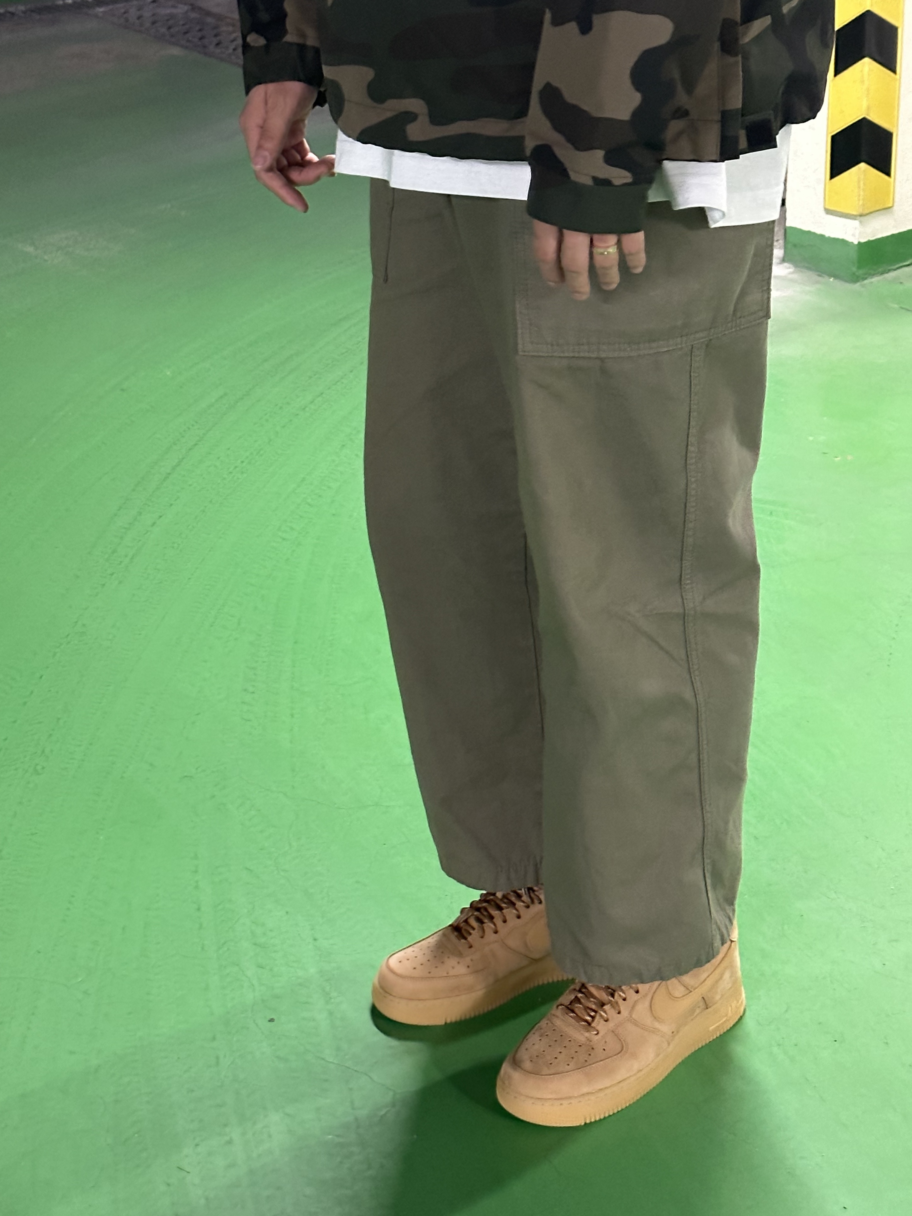 Nike Air Force 1 '07 WB Flax 착용 스타일