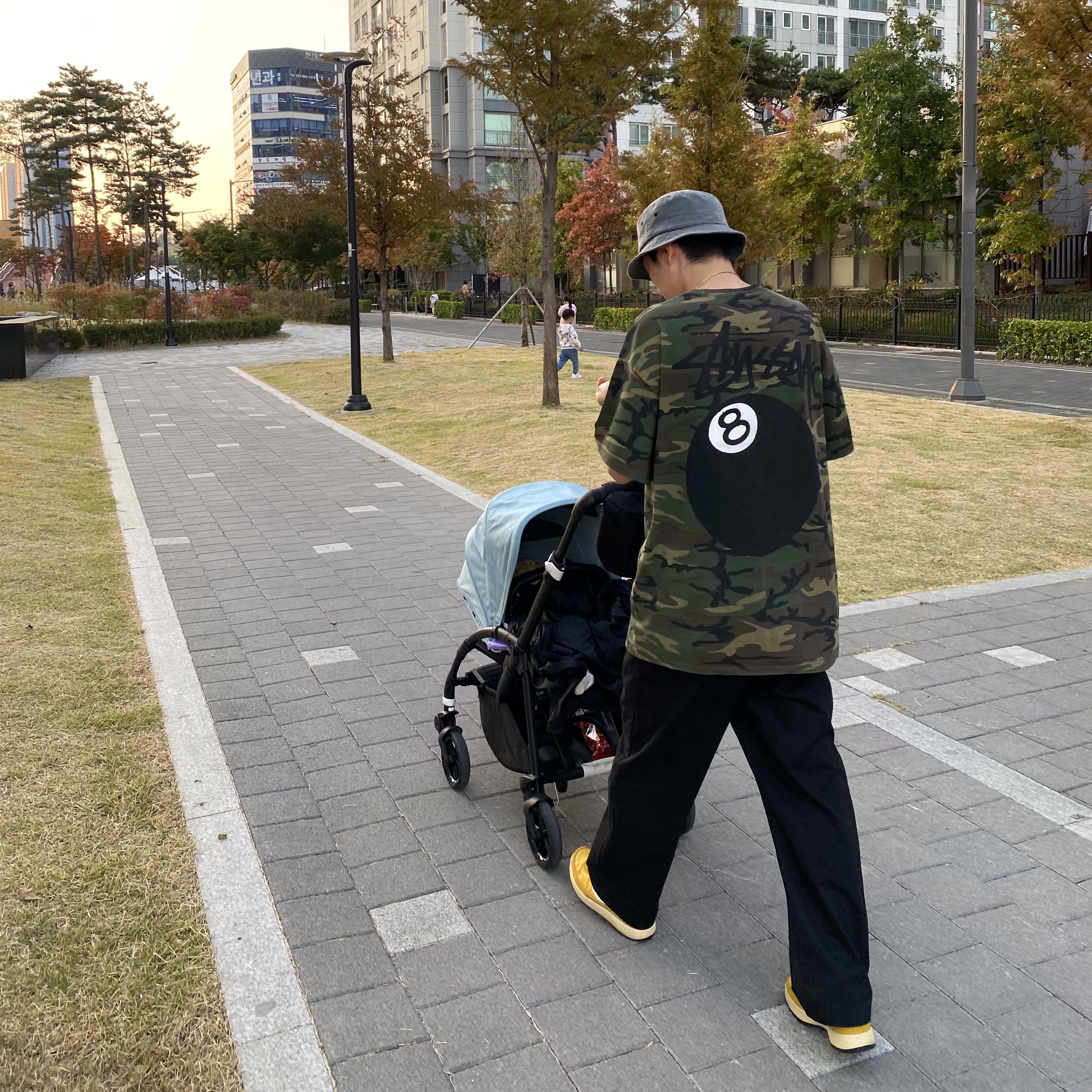 Stussy 8 Ball T-Shirt Camo, Nike x Tom Sachs General Purpose Shoe Archive 착용 스타일