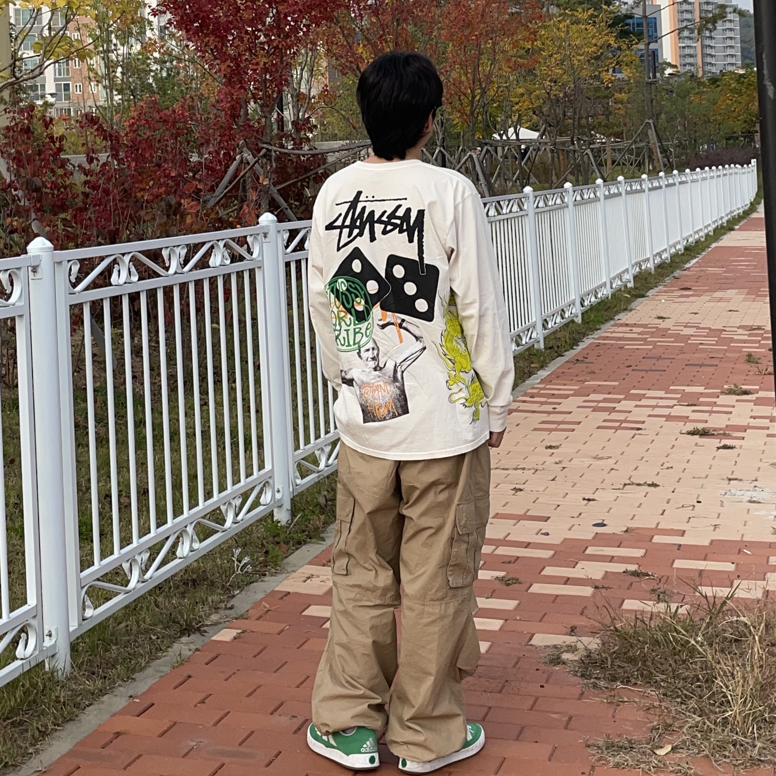 Stussy Strike Pigment Dyed LS T-Shirt Natural, Adidas Adimatic Green 착용 스타일 - 2
