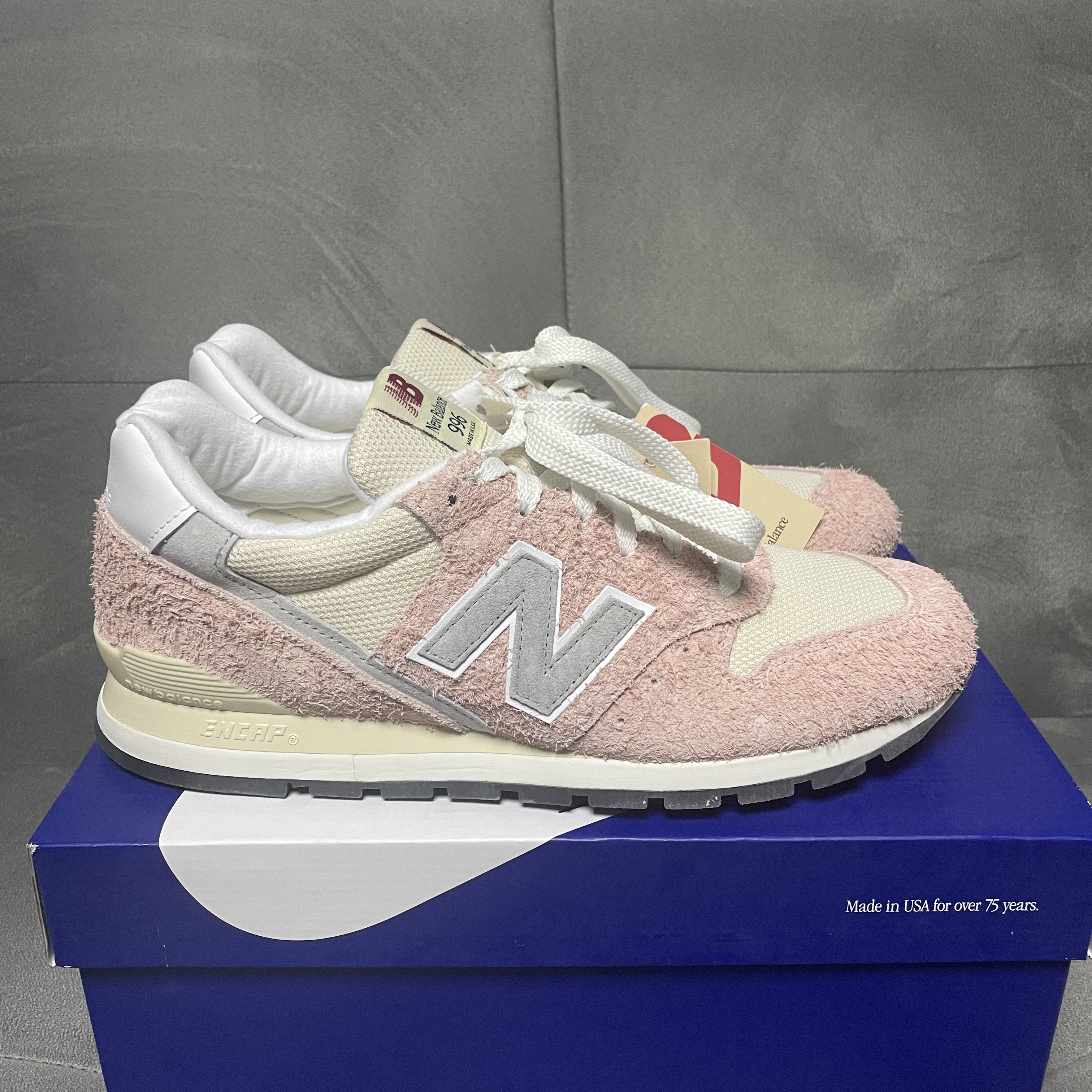 New Balance Made in USA 996 Pink Haze Silver 착용 스타일 - 3