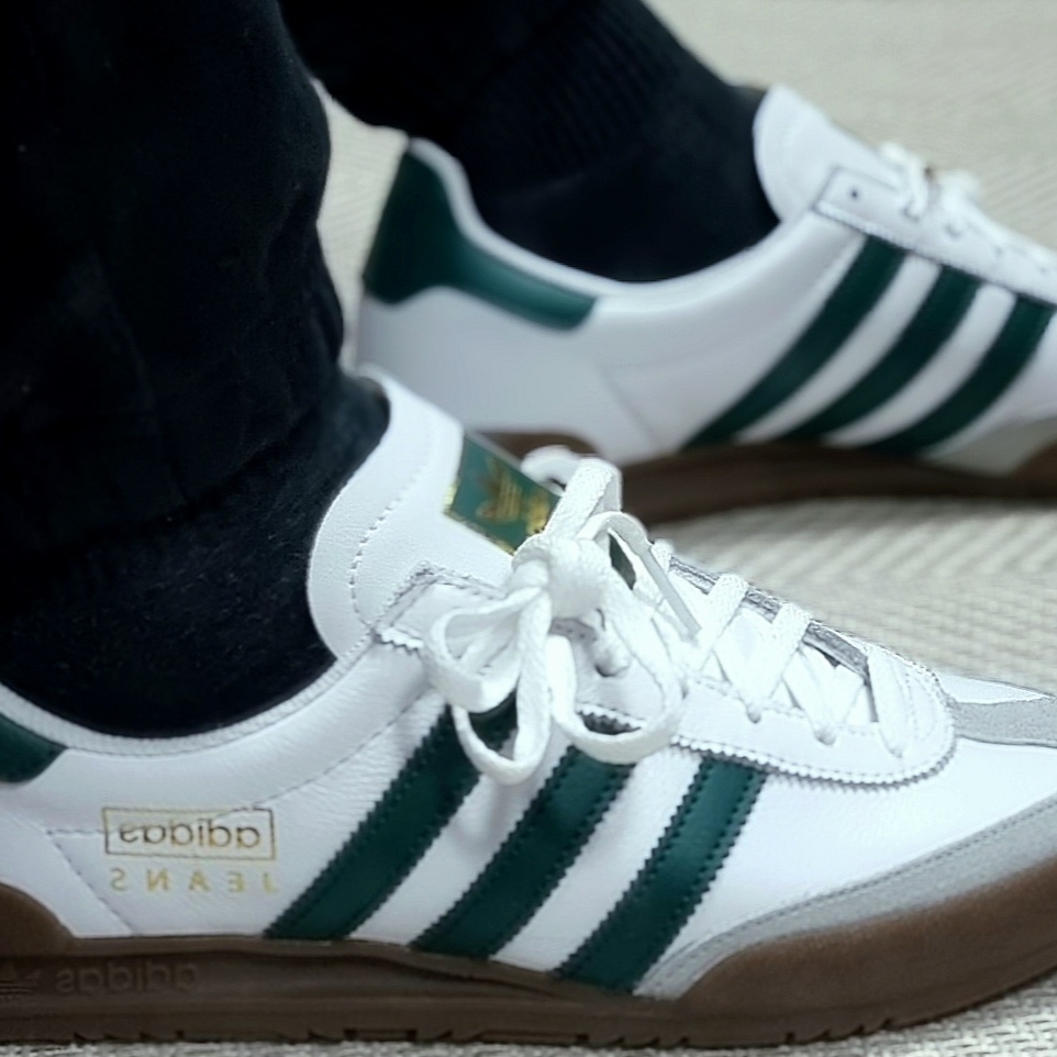 Adidas Jeans Cloud White Collegiate Green Gum 착용 스타일 - 2