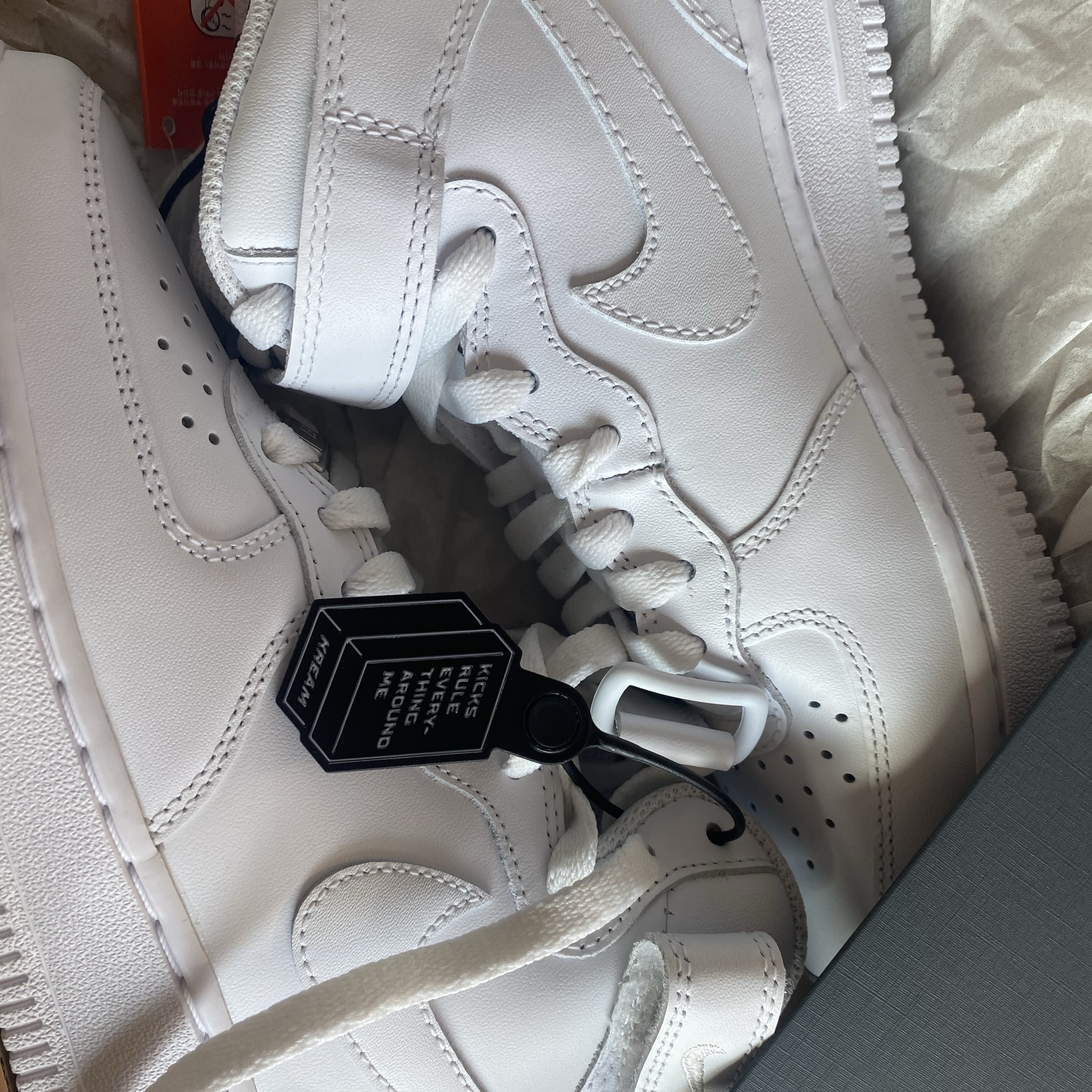 (W) Nike Air Force 1 '07 Mid White 착용 스타일