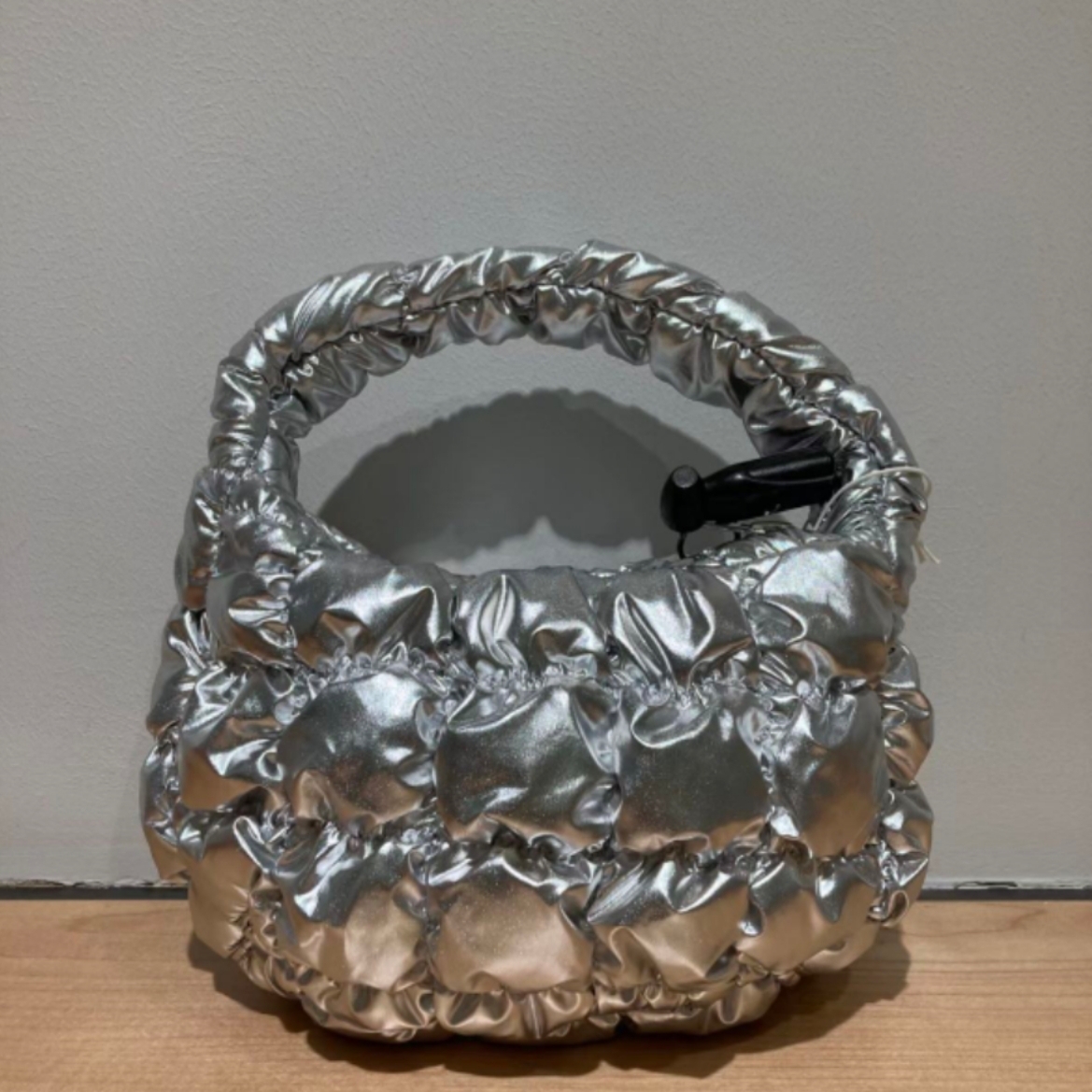 COS Quilted Micro Bag Silver 착용 스타일