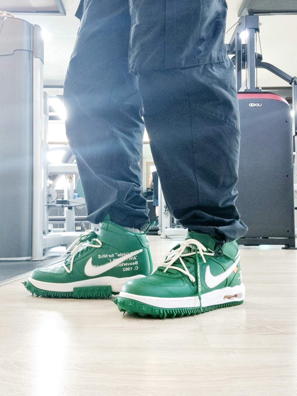 Nike x Off-White Air Force 1 Mid SP Leather Pine Green 착용 스타일 - 1