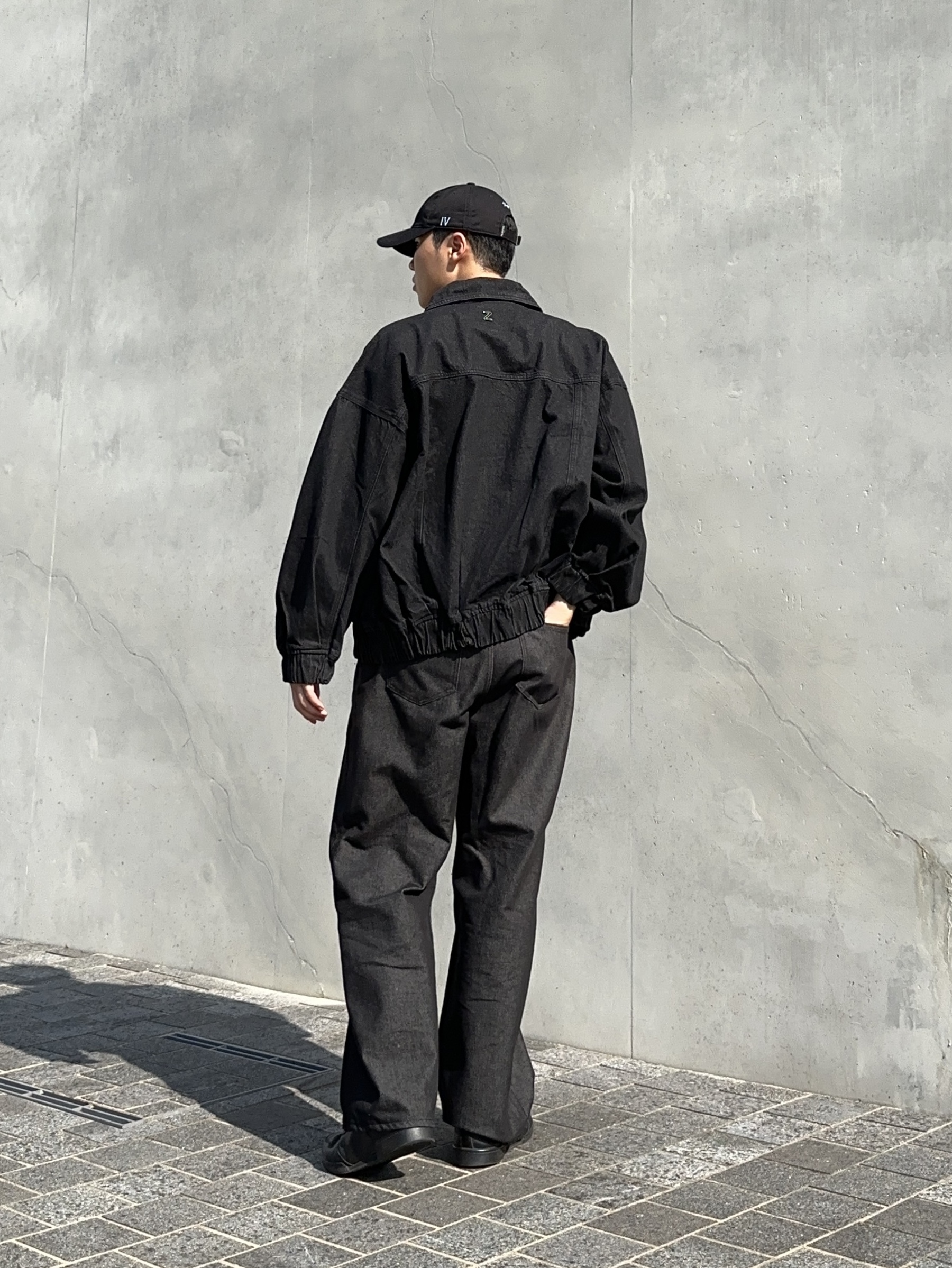 Nike Air Force 1 '07 Low Triple Black 착용 스타일 - 4