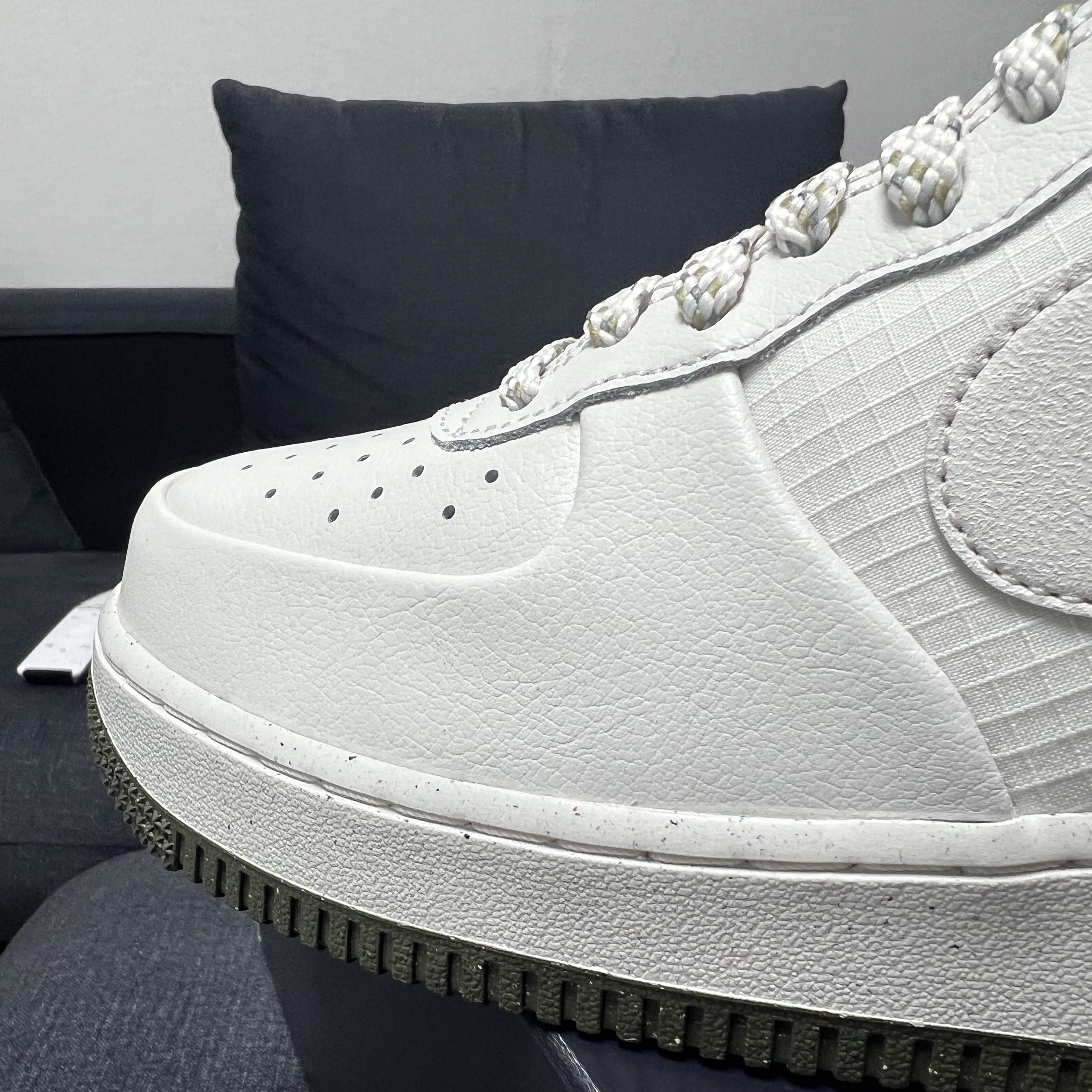 Nike Air Force 1 '07 LV8 Phantom Cargo Khaki 착용 스타일 - 4