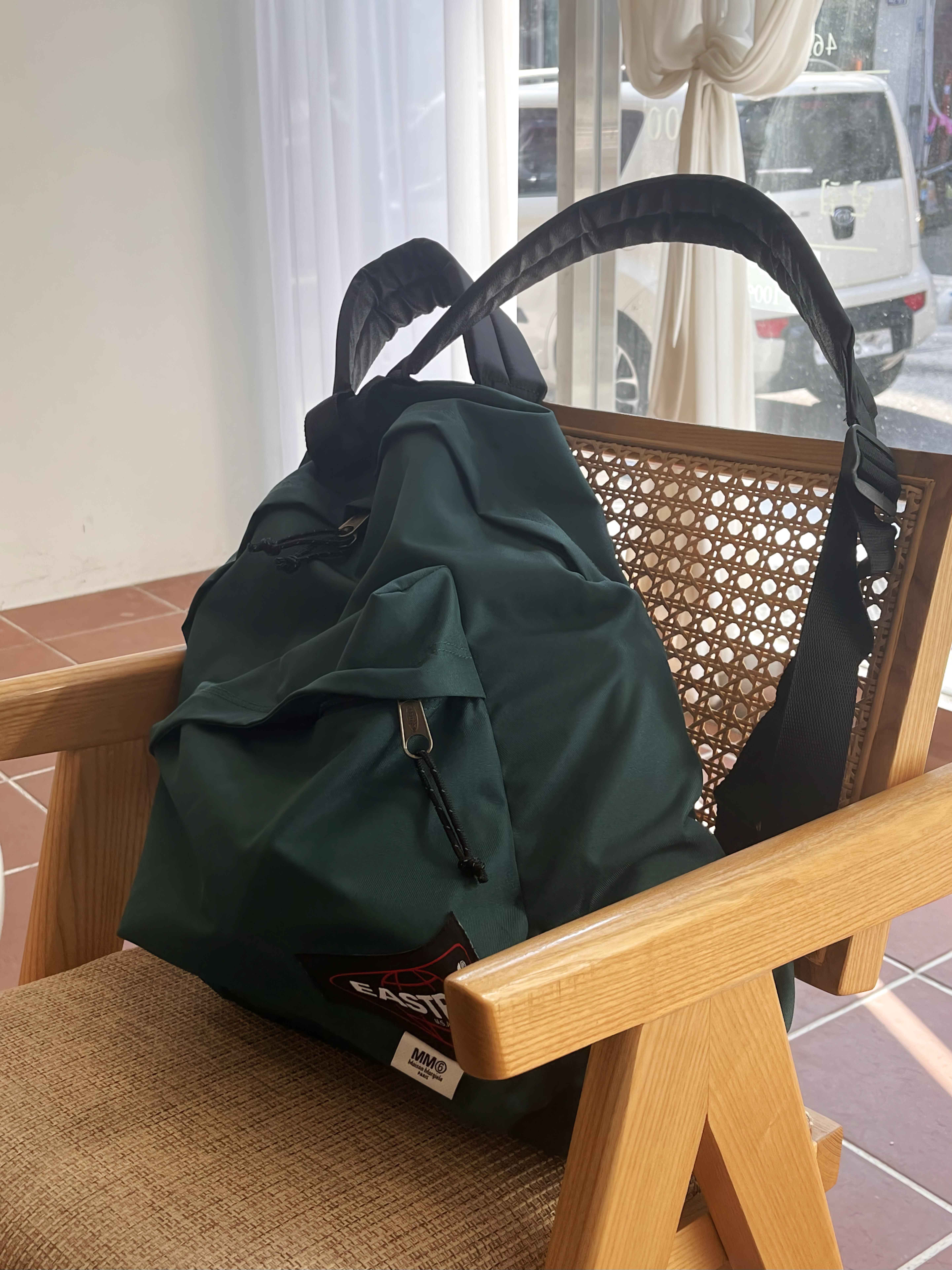 MM6 Maison Margiela x Eastpak Dripping Pak'r Backpack Green 착용 스타일 - 3