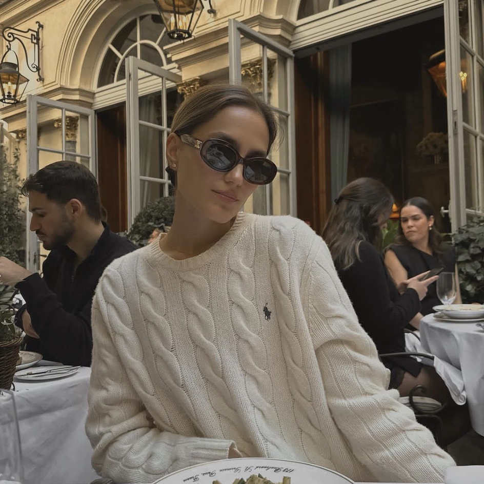 (W) Celine Triomphe 01 Sunglasses in Acetate Black 착용 스타일