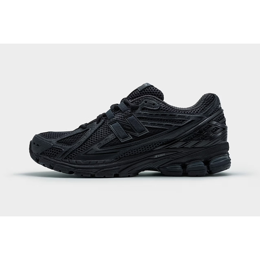 New Balance x Comme des Garcons Homme 1906R White, New Balance x Comme des Garcons Homme 1906R Black 착용 스타일 - 6