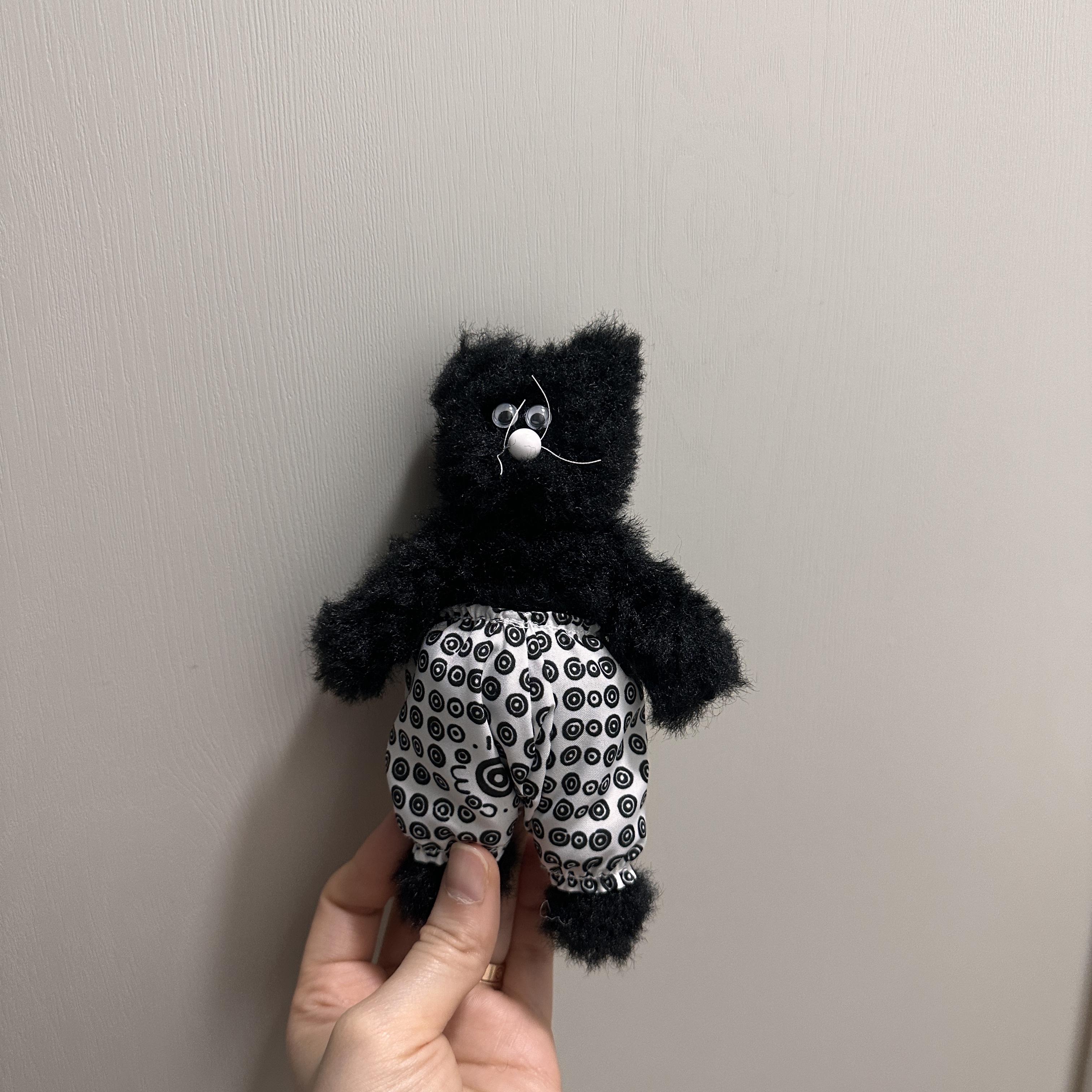 Monamhee x 10 Corso Como Bianco Keyring Black 착용 스타일