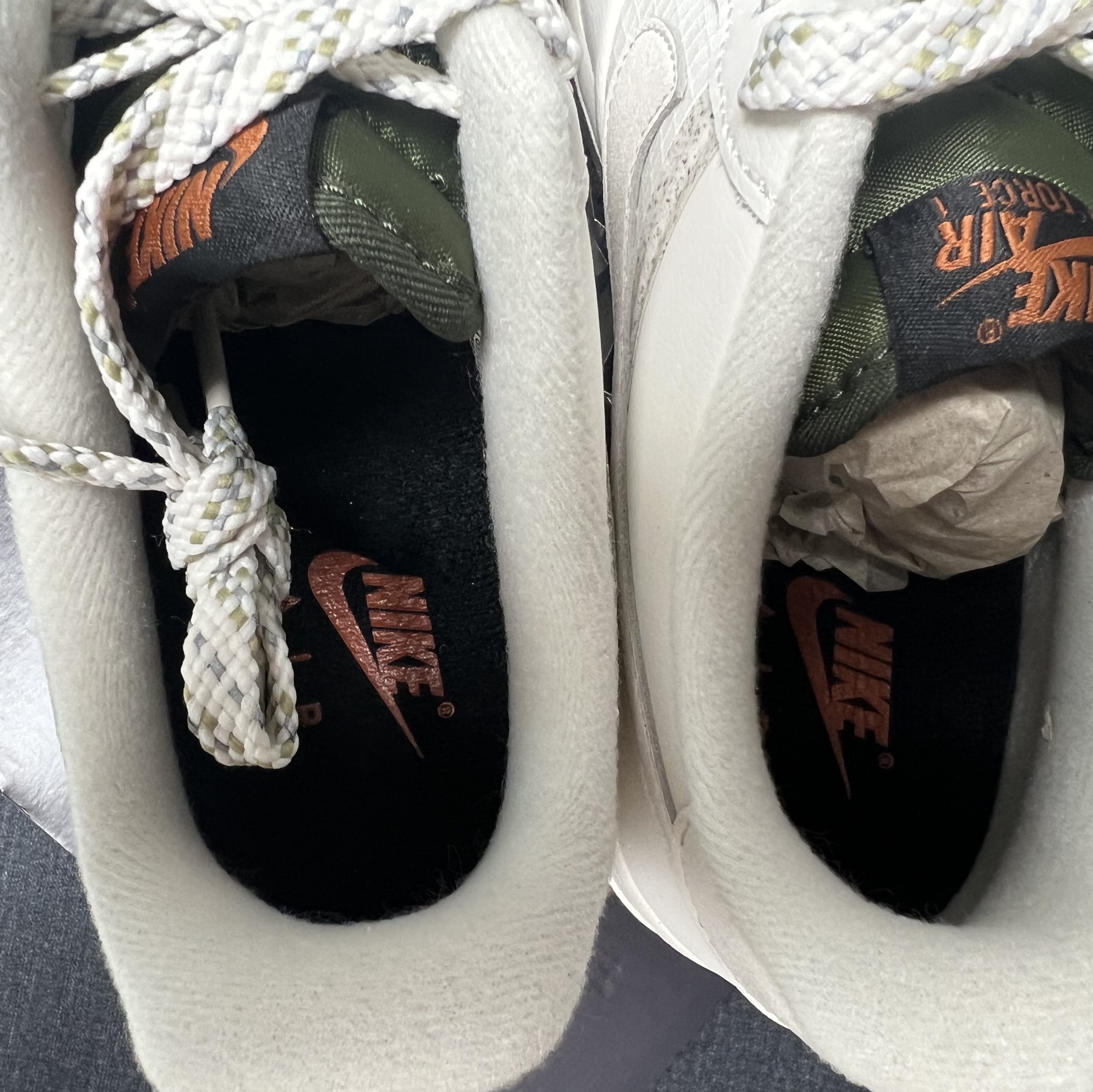 Nike Air Force 1 '07 LV8 Phantom Cargo Khaki 착용 스타일 - 5