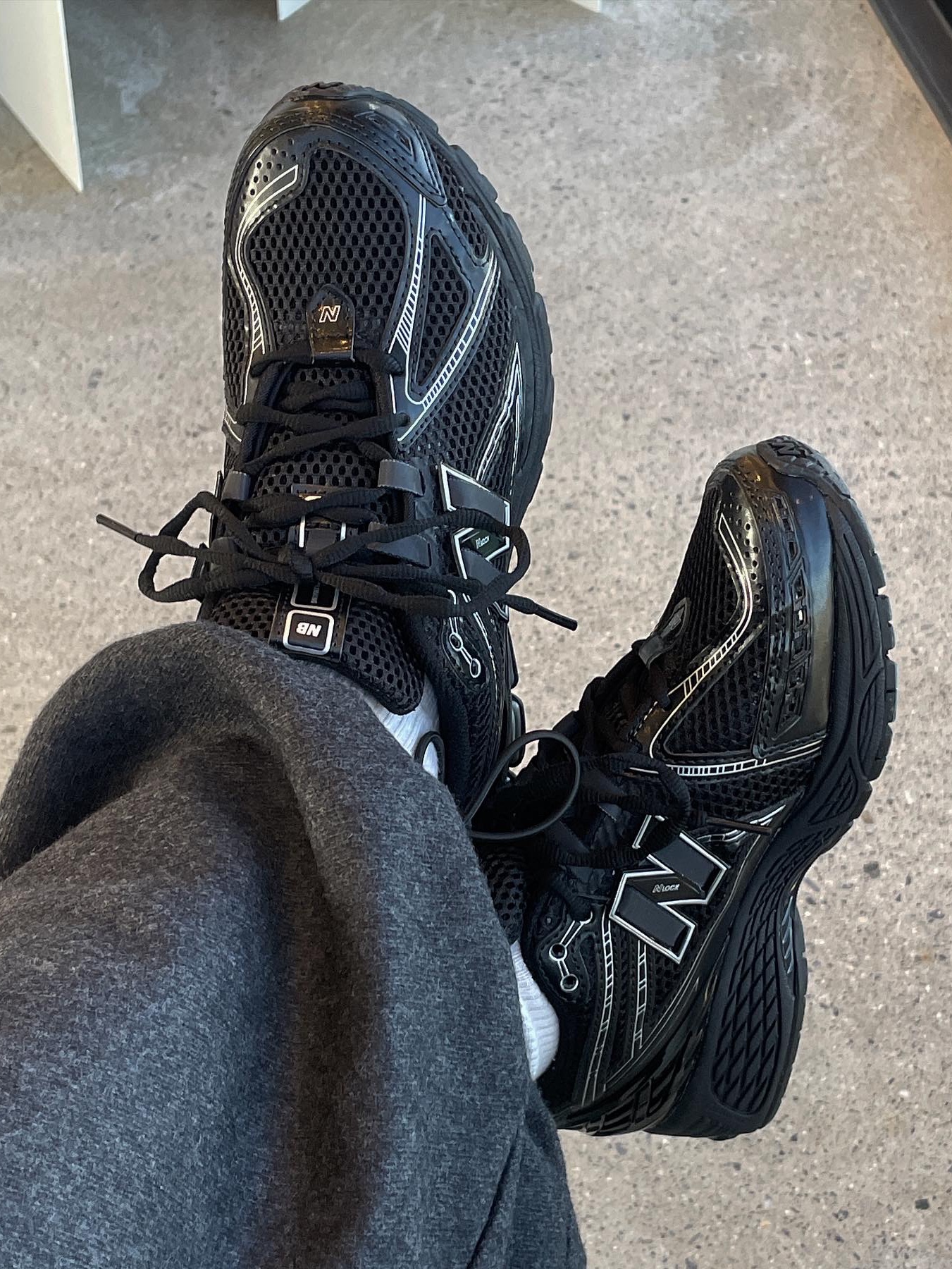 Supreme Hooded Soccer Jersey Black - 23FW, New Balance 1906R Black Silver Metallic 착용 스타일 - 3