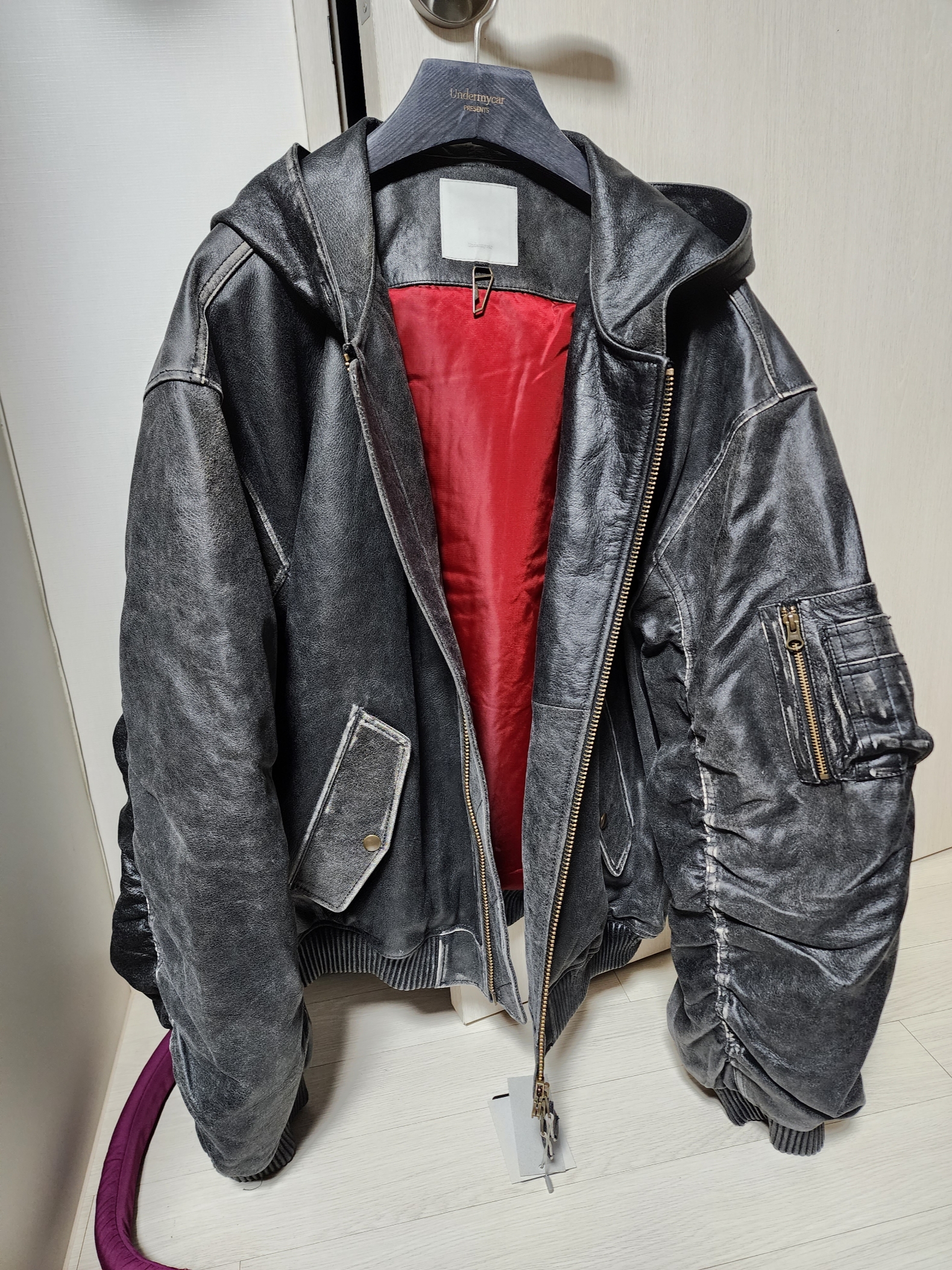 Undermycar Gubalok Vintage Washed All Leather Hood Bomber Dark Earth - 23FW 착용 스타일