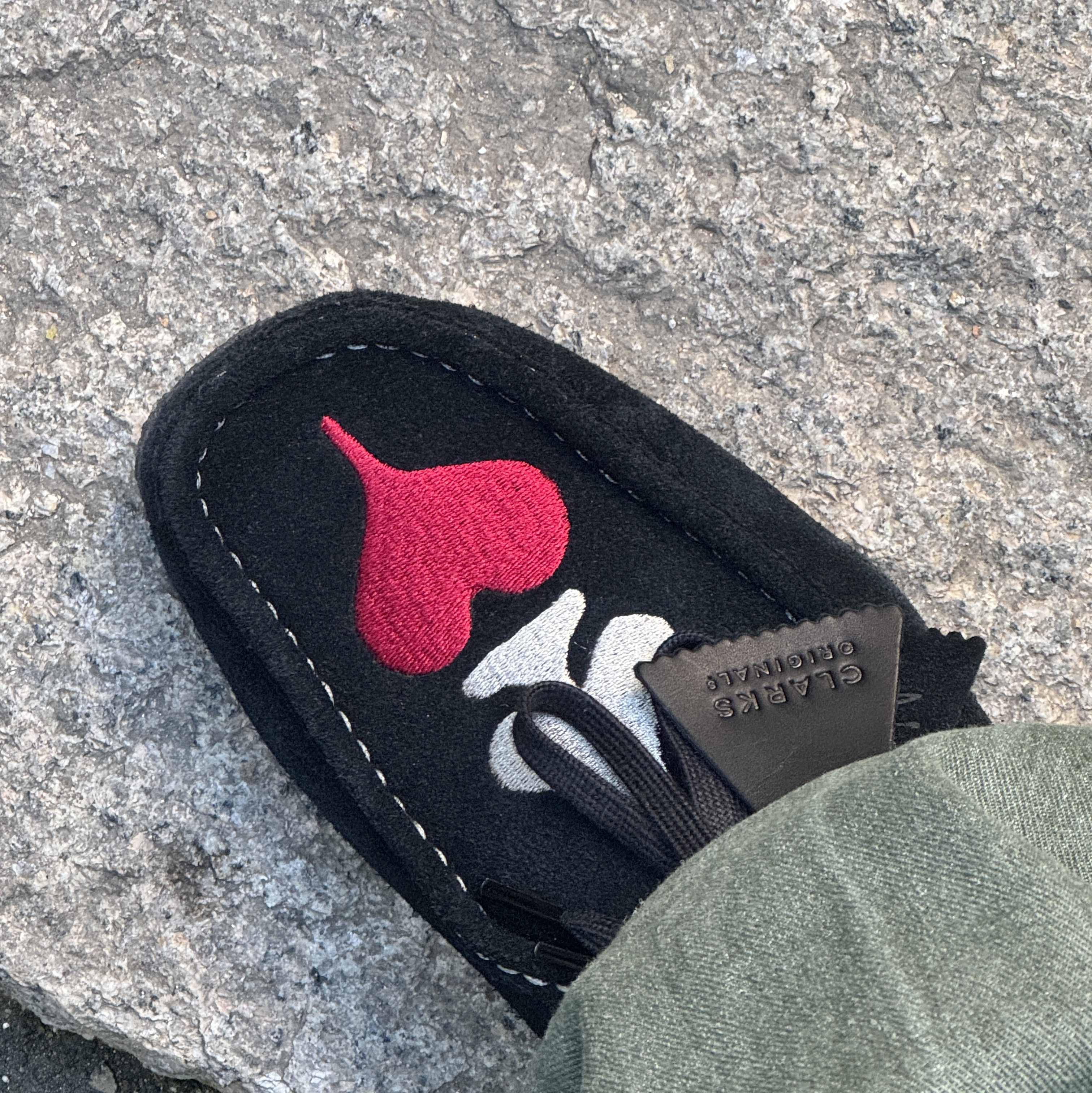 Clarks x Stussy Wallabee Black Suede 착용 스타일