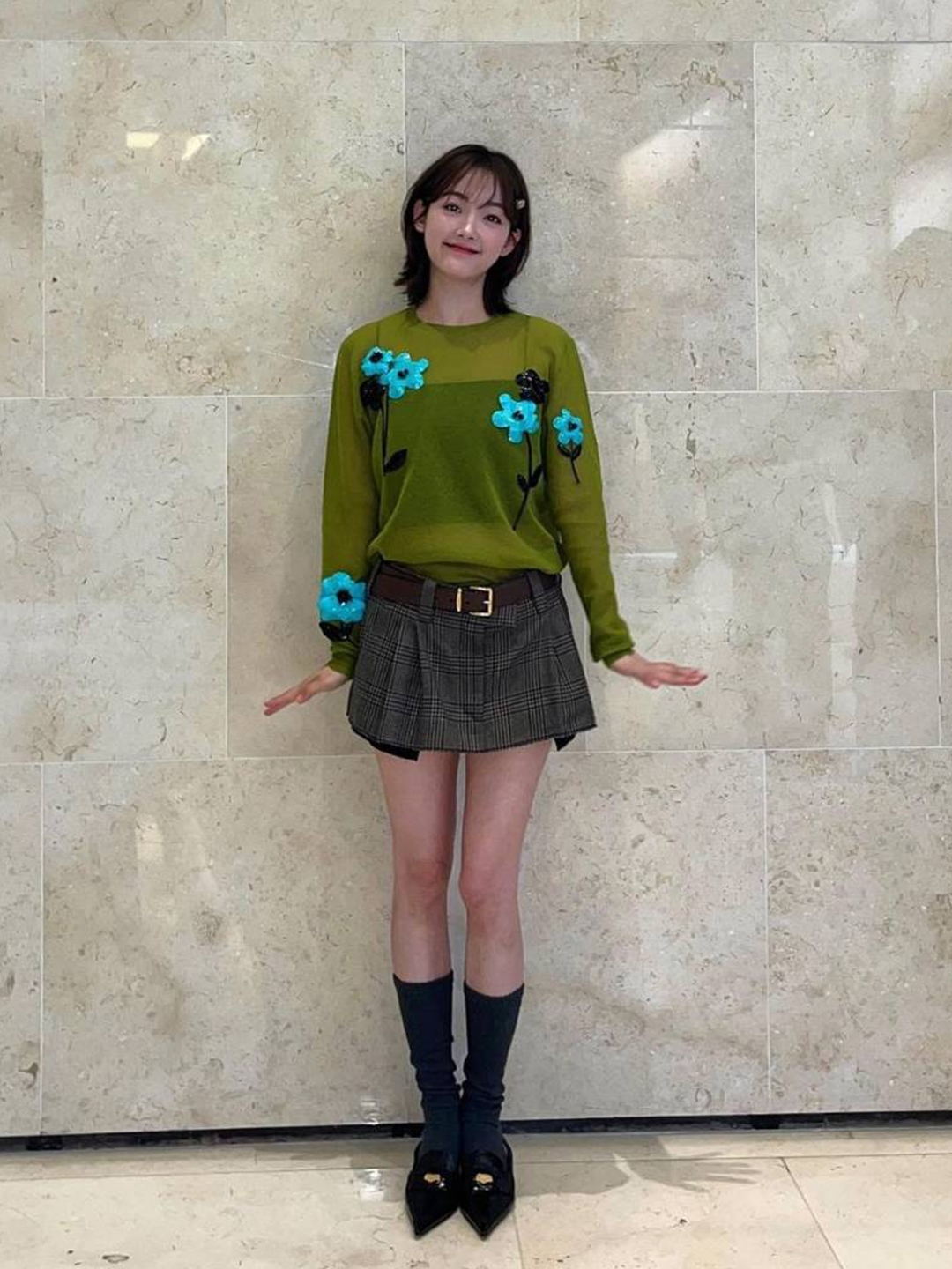 (W) Ganni Graphic Cardigan Petrified Oak, (W) Miu Miu Drill Baseball Cap Black 착용 스타일 - 5