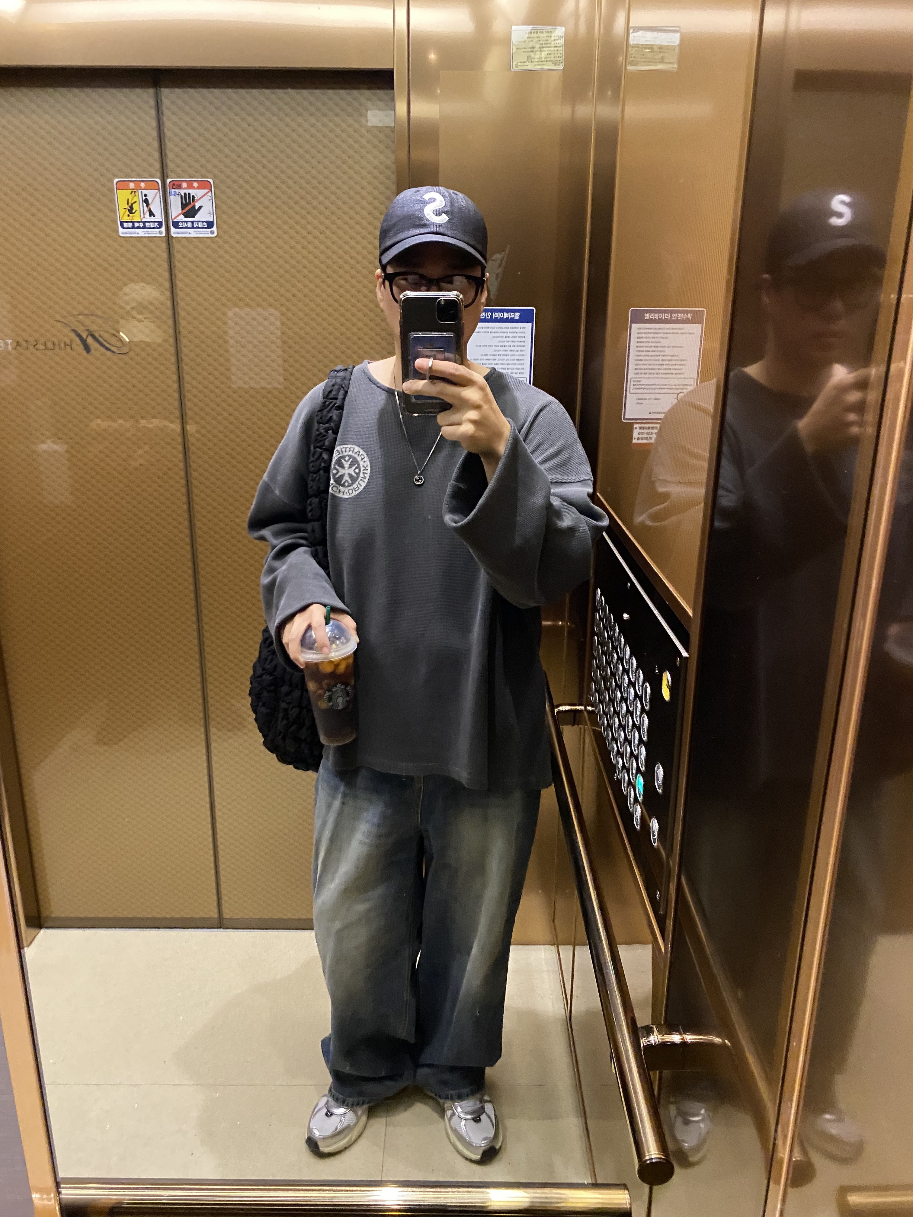Supreme Raffia S Logo 6-Panel Black - 22SS, Nike V2K Run Summit White Metallic Silver 착용 스타일