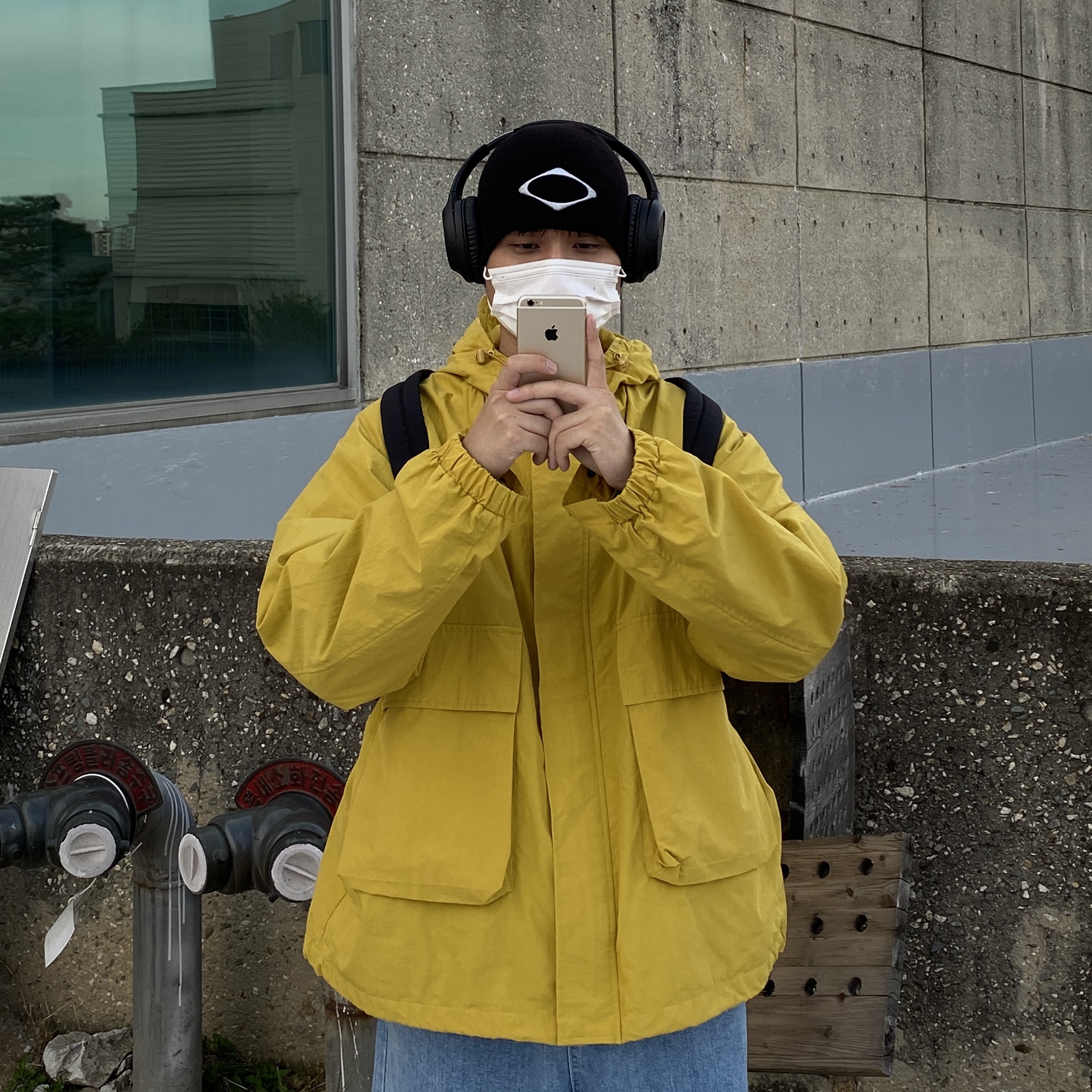 (W) Mischief Rhombus Beanie Black, Sony WH-1000XM4 Black (Korean Ver.) 착용 스타일 - 3