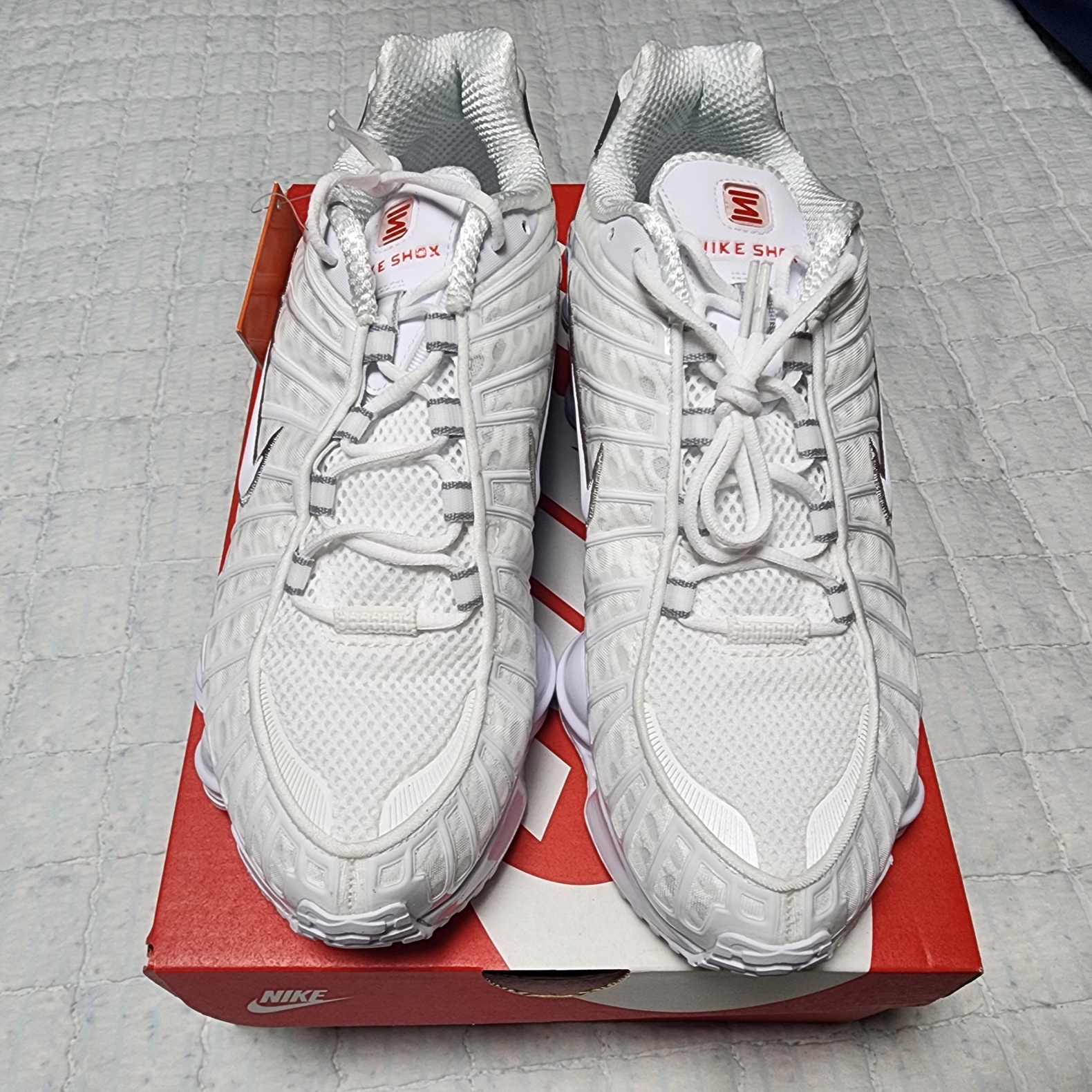 (W) Nike Shox TL White and Max Orange 착용 스타일 - 3