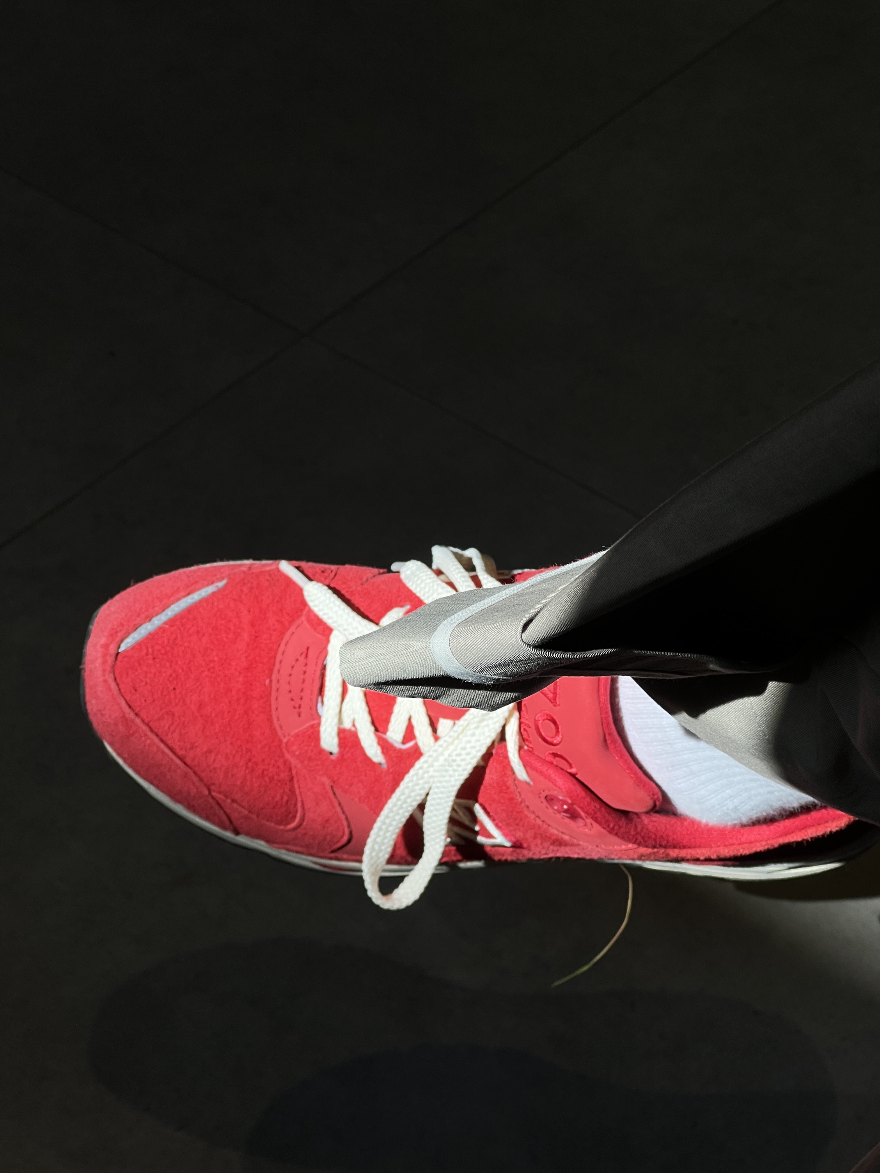 New Balance x Kith 1700 Toronto Rococco Red 착용 스타일 - 3