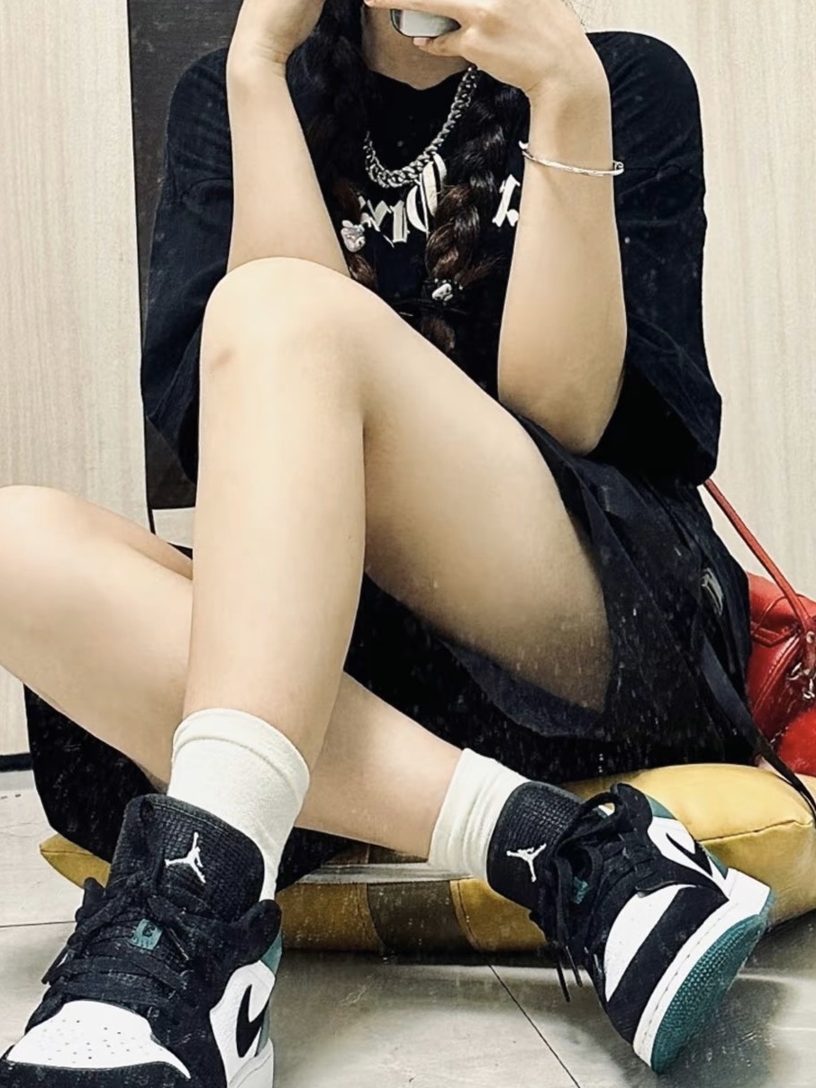 (GS) Jordan 1 Low Black Mystic Green 착용 스타일 - 2