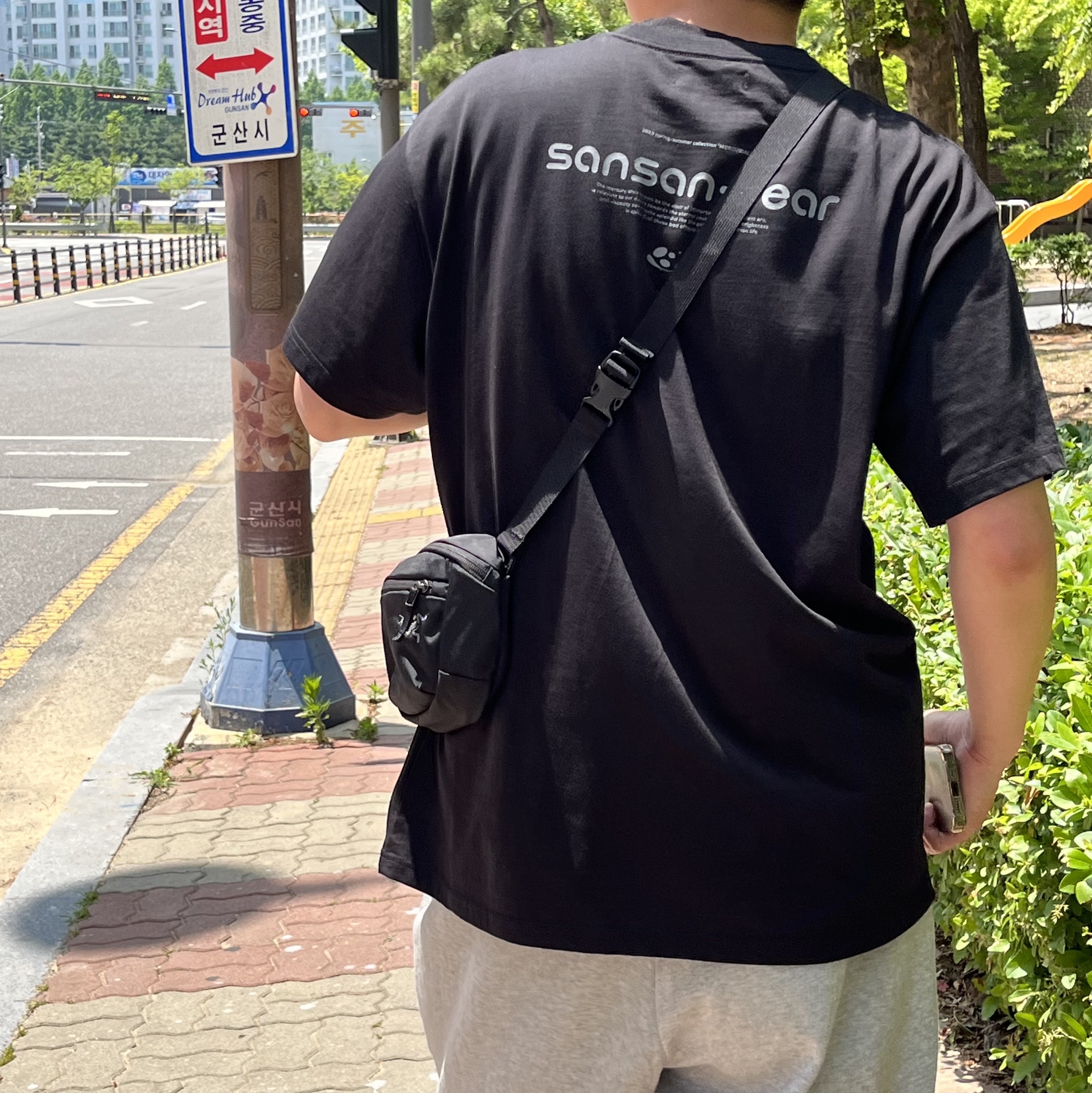 Sansan Gear Logo T-Shirt Black - 23SS 착용 스타일