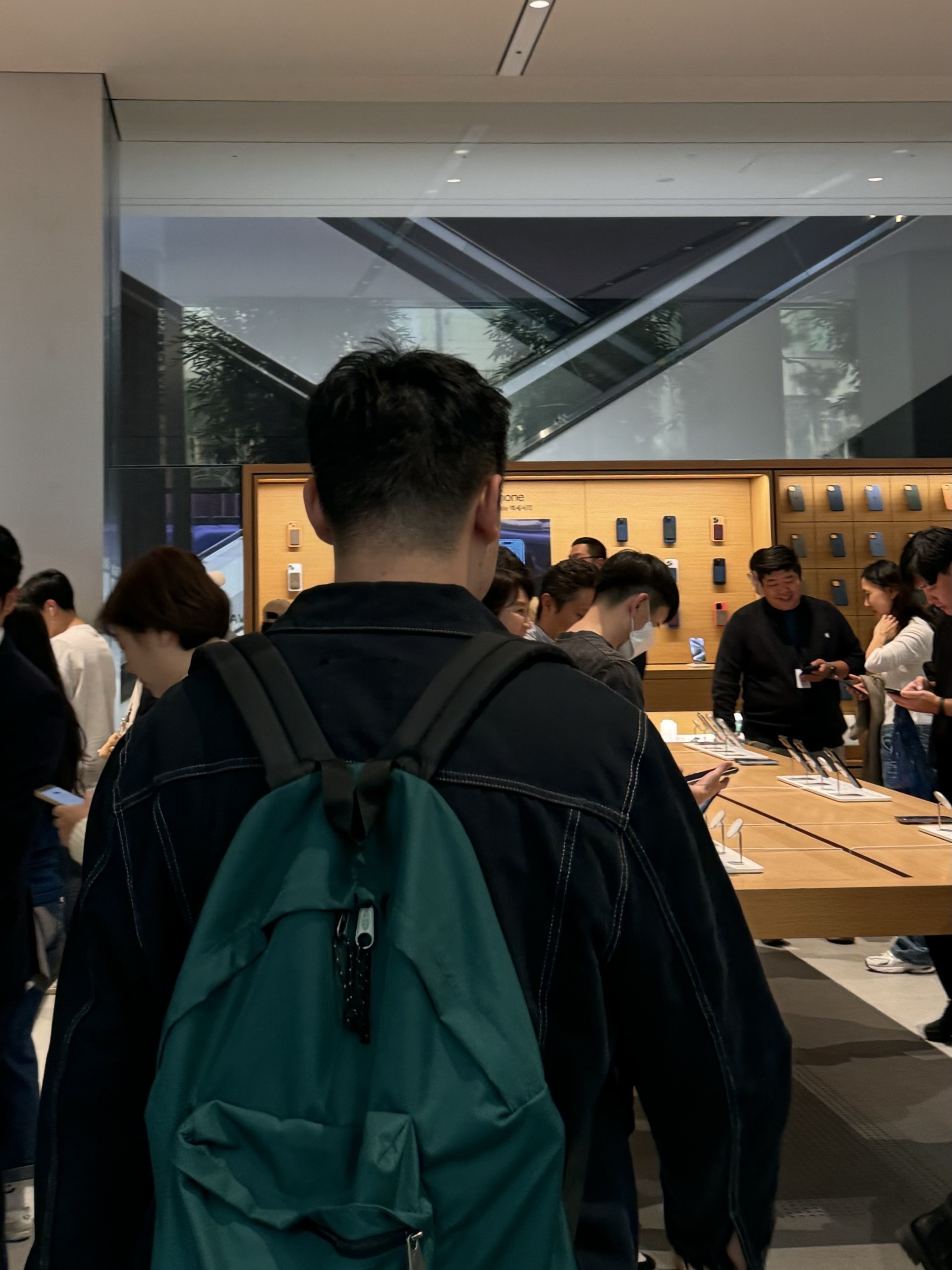 MM6 Maison Margiela x Eastpak Dripping Pak'r Backpack Green 착용 스타일 - 2