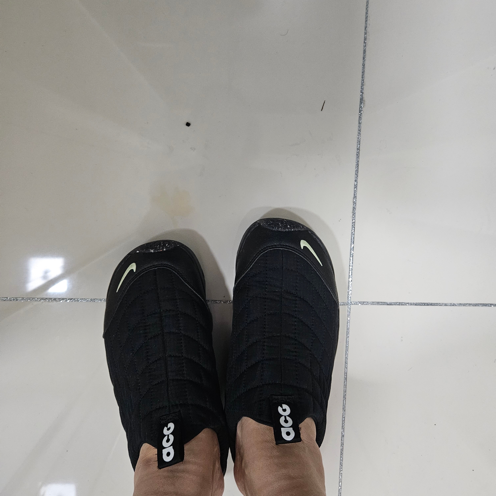 Nike ACG Moc 3.5 Black Glow 착용 스타일