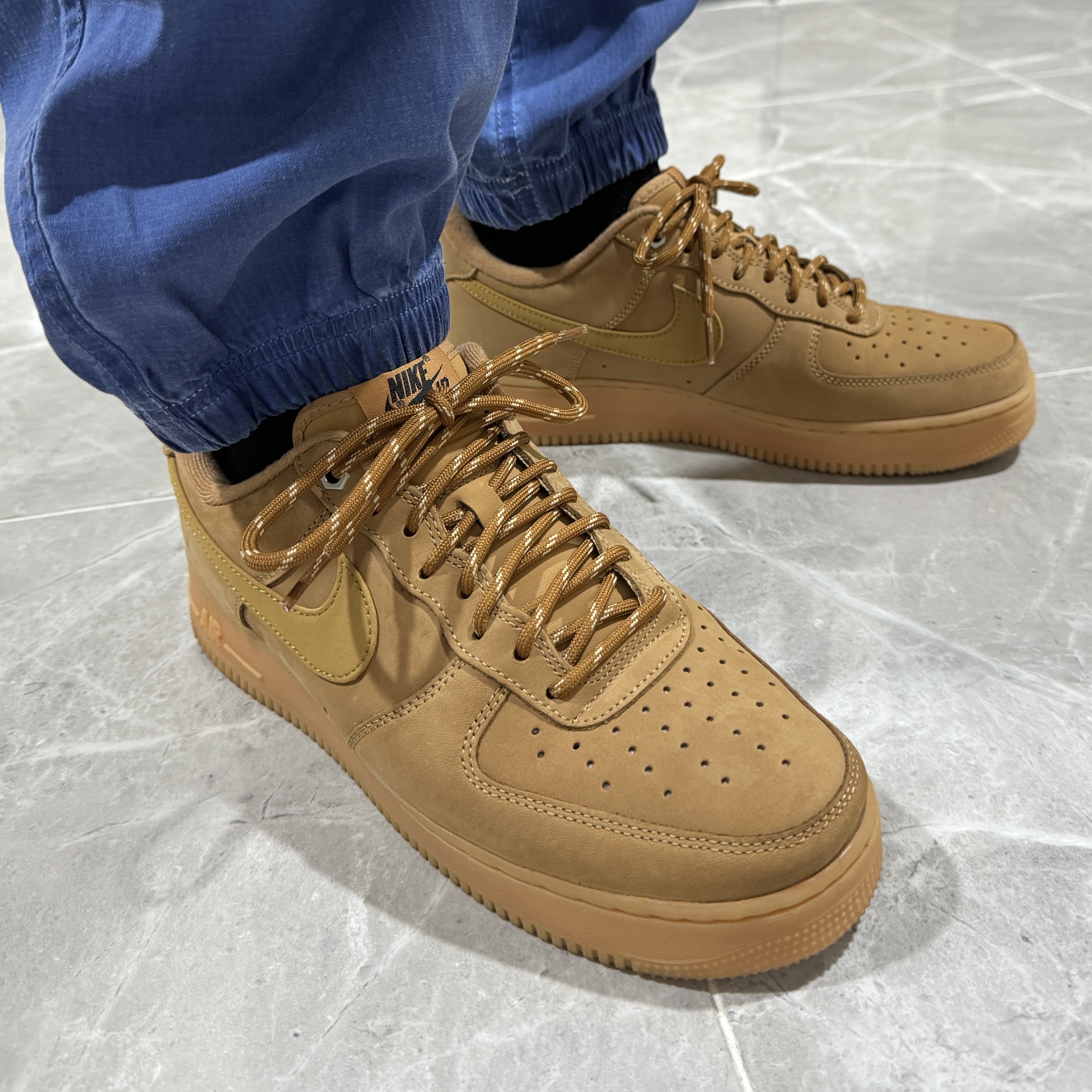 Nike Air Force 1 '07 WB Flax 착용 스타일
