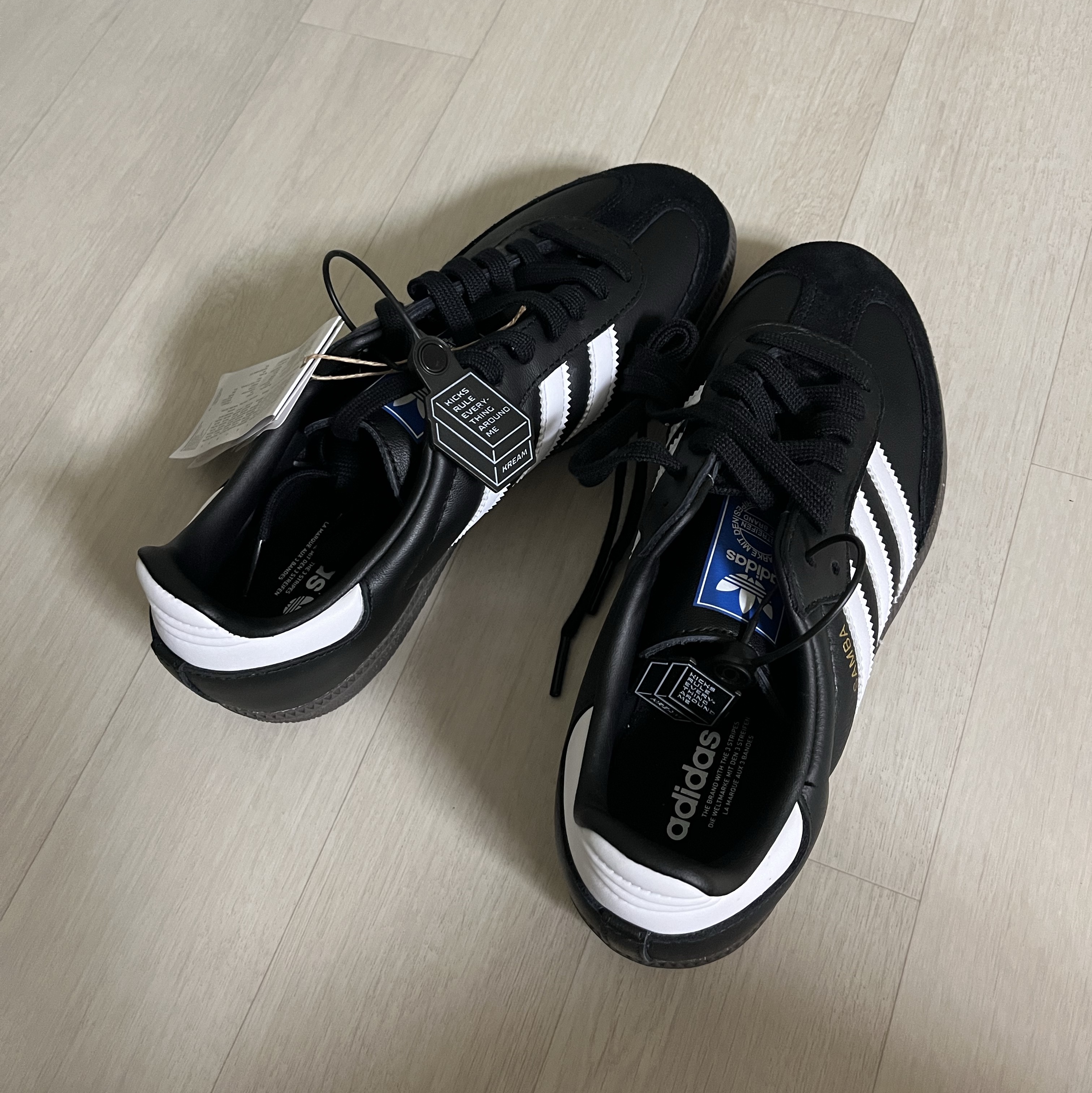 Adidas Samba OG Black White Gum 착용 스타일