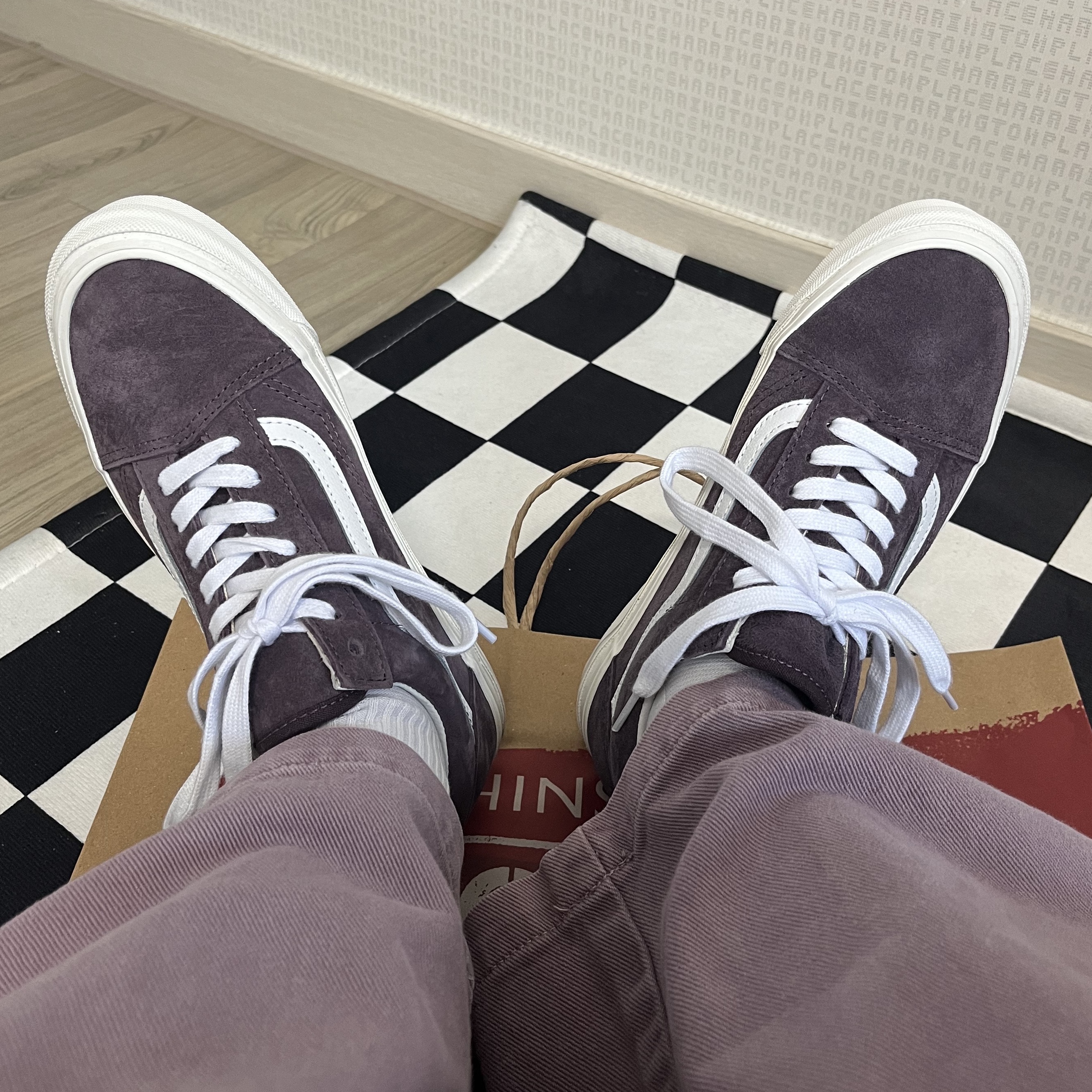 Vans Vault OG Old Skool LX Pig Suede Wine 착용 스타일 - 2