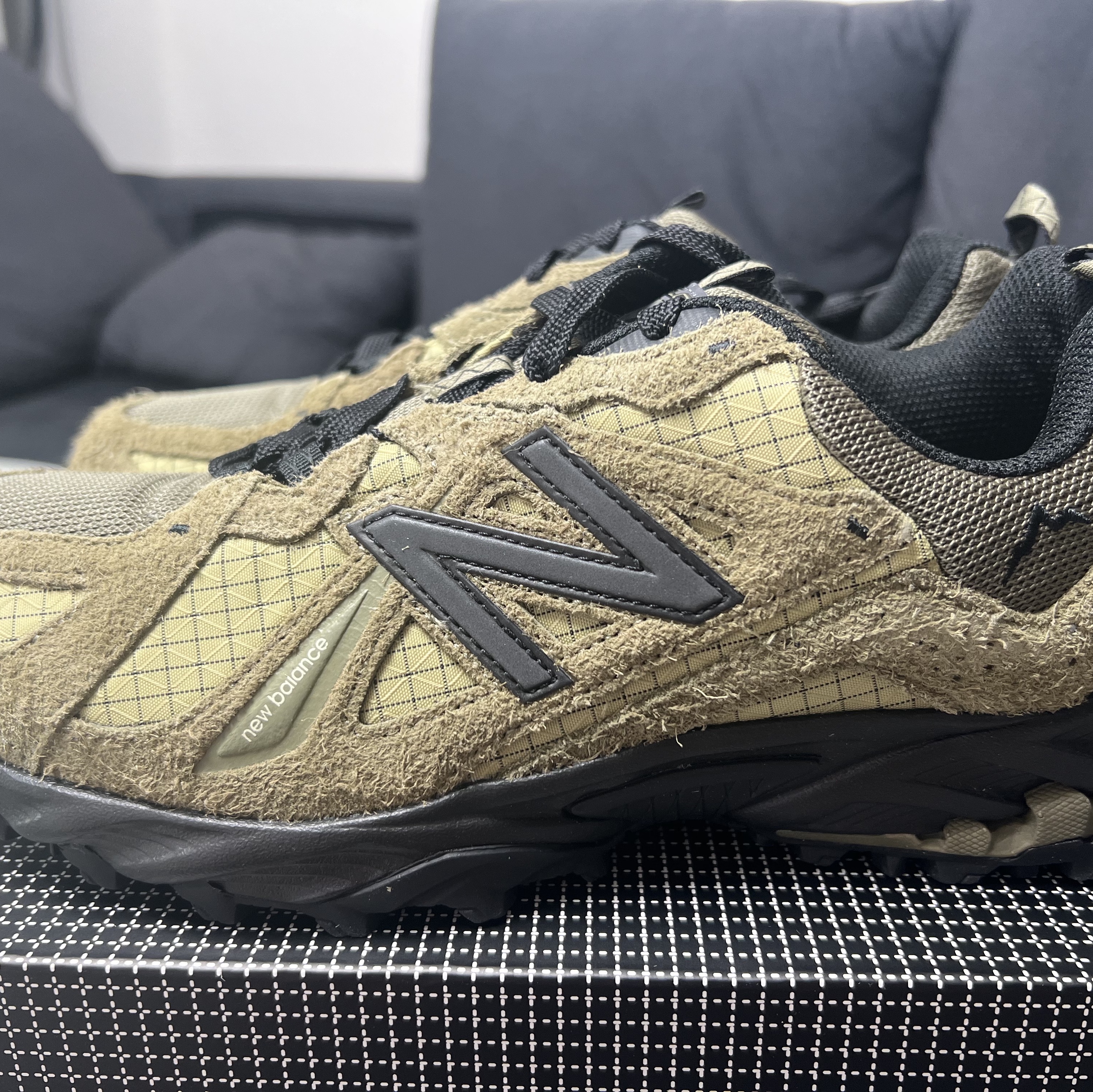 New Balance x Cayl ML610TCL Covert Green 착용 스타일 - 2
