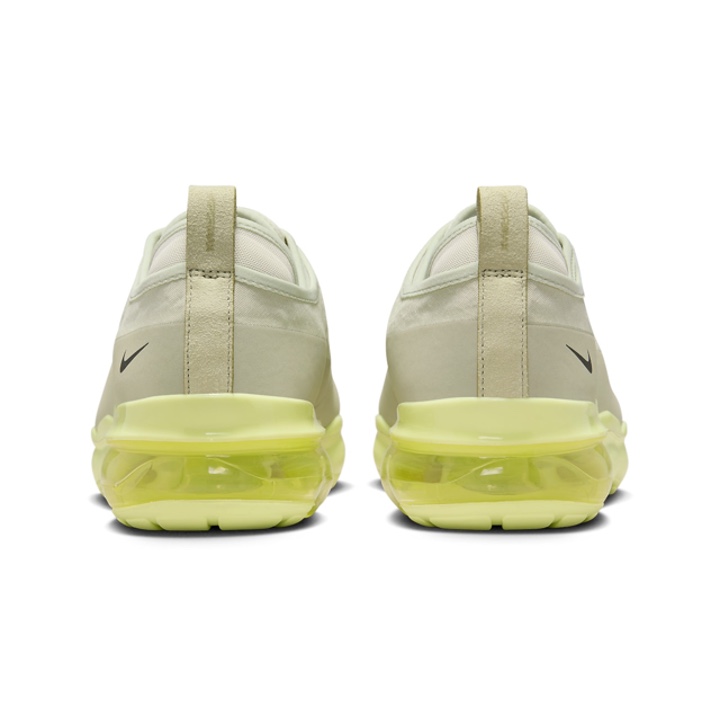 Nike Air VaporMax Moc Roam Light Stone and Luminous Green 착용 스타일 - 5