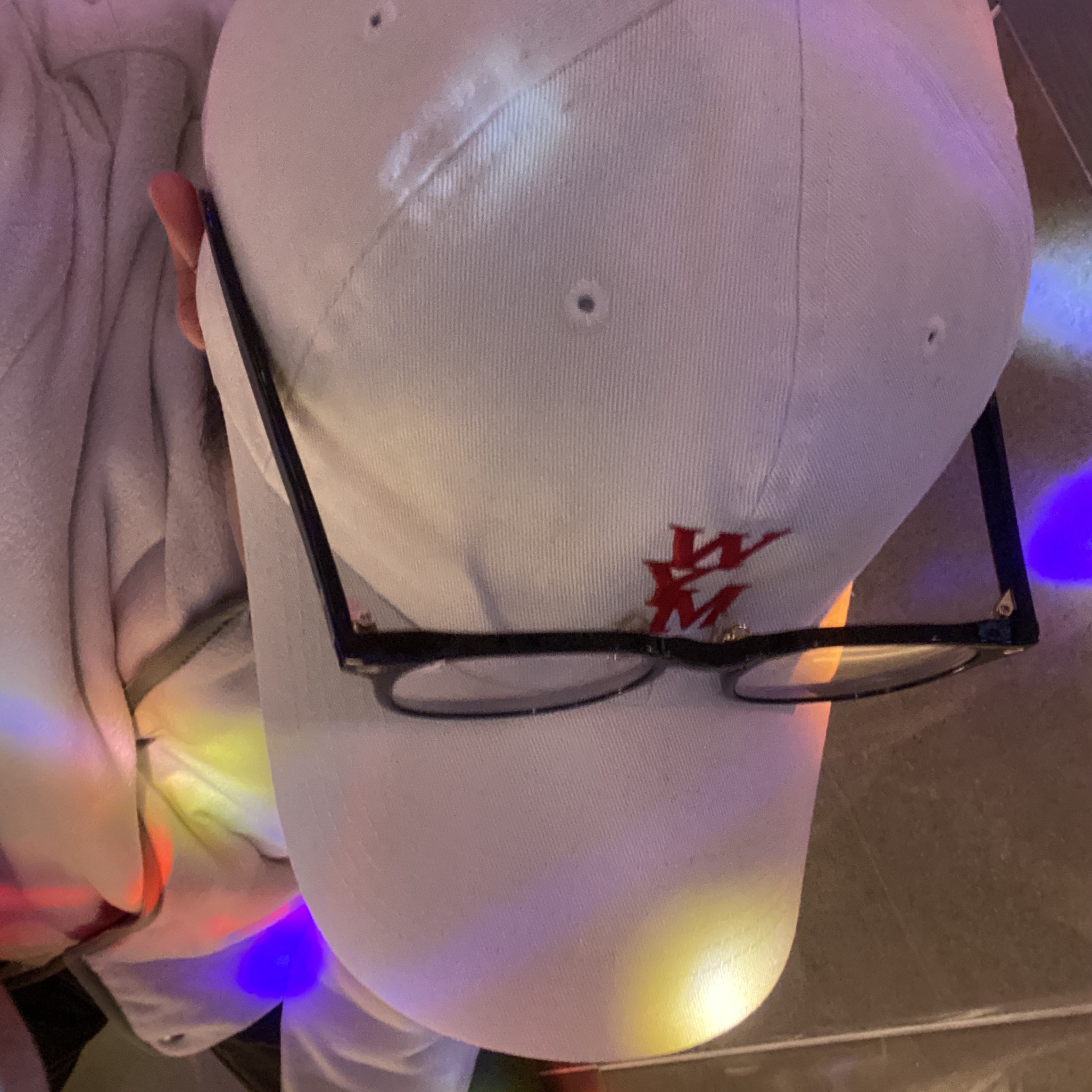 Wooyoungmi Red Logo Ball Cap Ivory - 22SS 착용 스타일 - 2