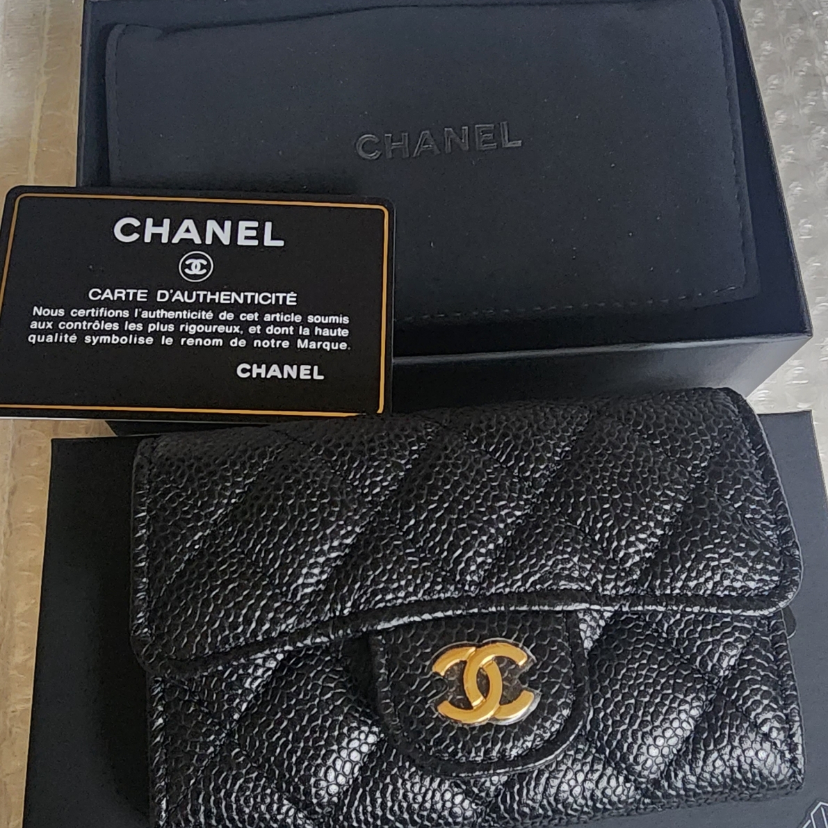 Chanel Classic Card Holder Grained Calfskin & Gold Black 착용 스타일